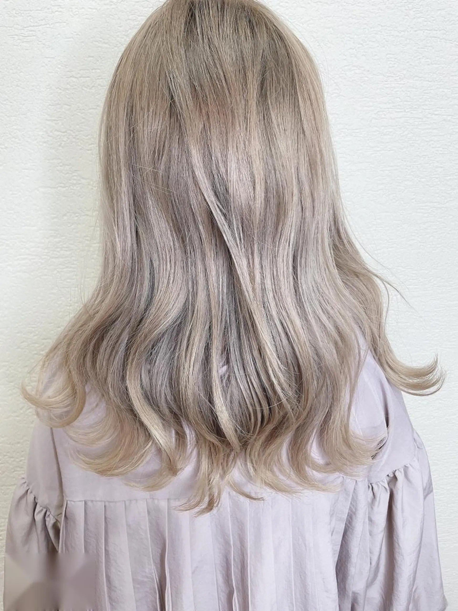 ロング カラー ベージュカラー ミルクティーベージュ ヘアカラー トリートメント ❣️モードケイズ塚口 和田一将のヘアスタイル