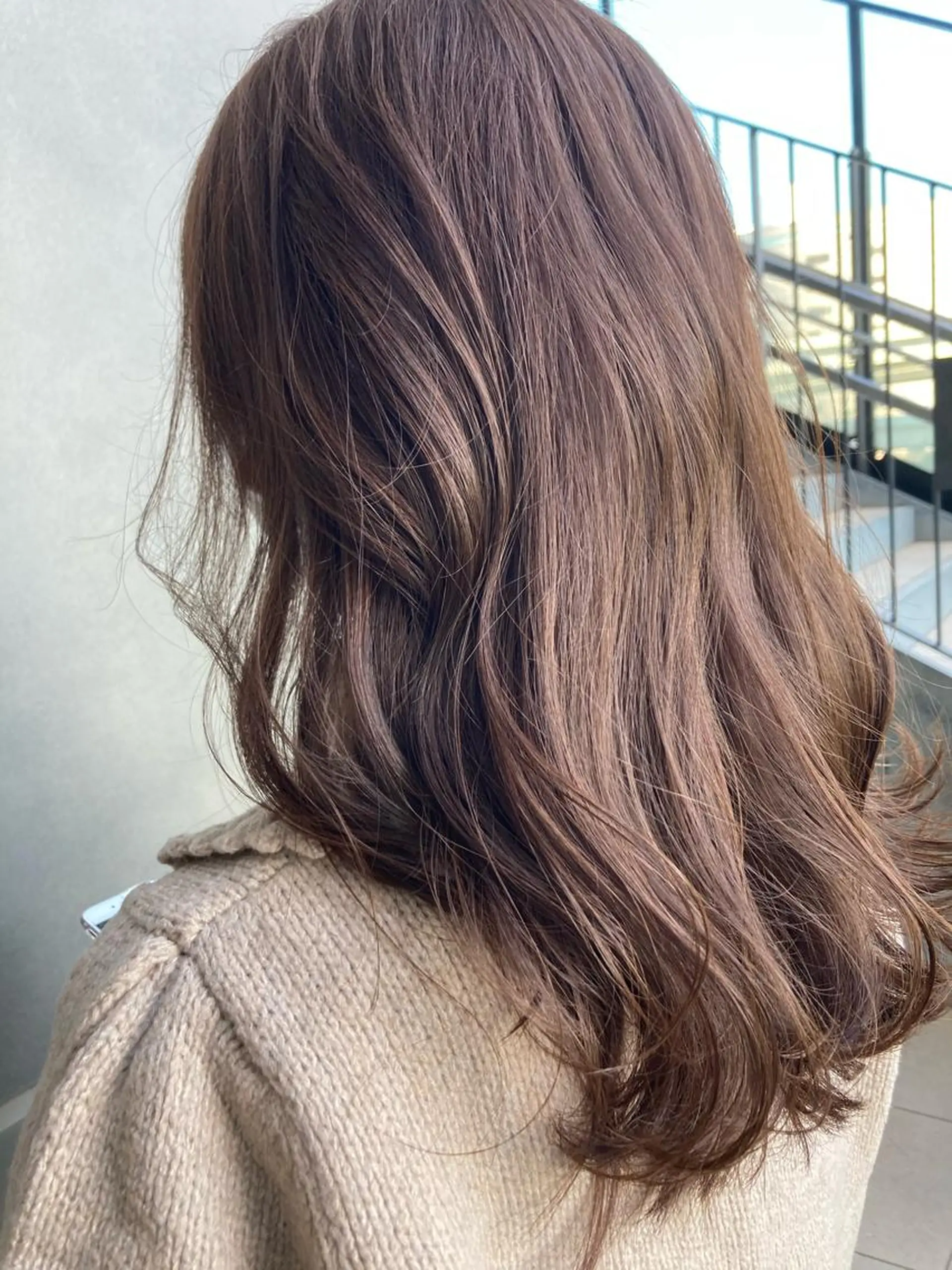 セミロング ヘアカラー トリートメント 三浦 優花のヘアスタイル