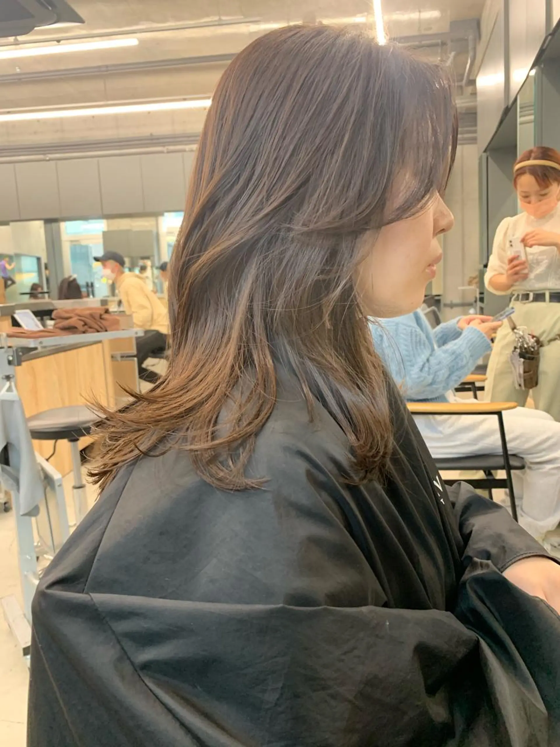 ミディアム カラー レイヤーカット sakoda shunkiのヘアスタイル