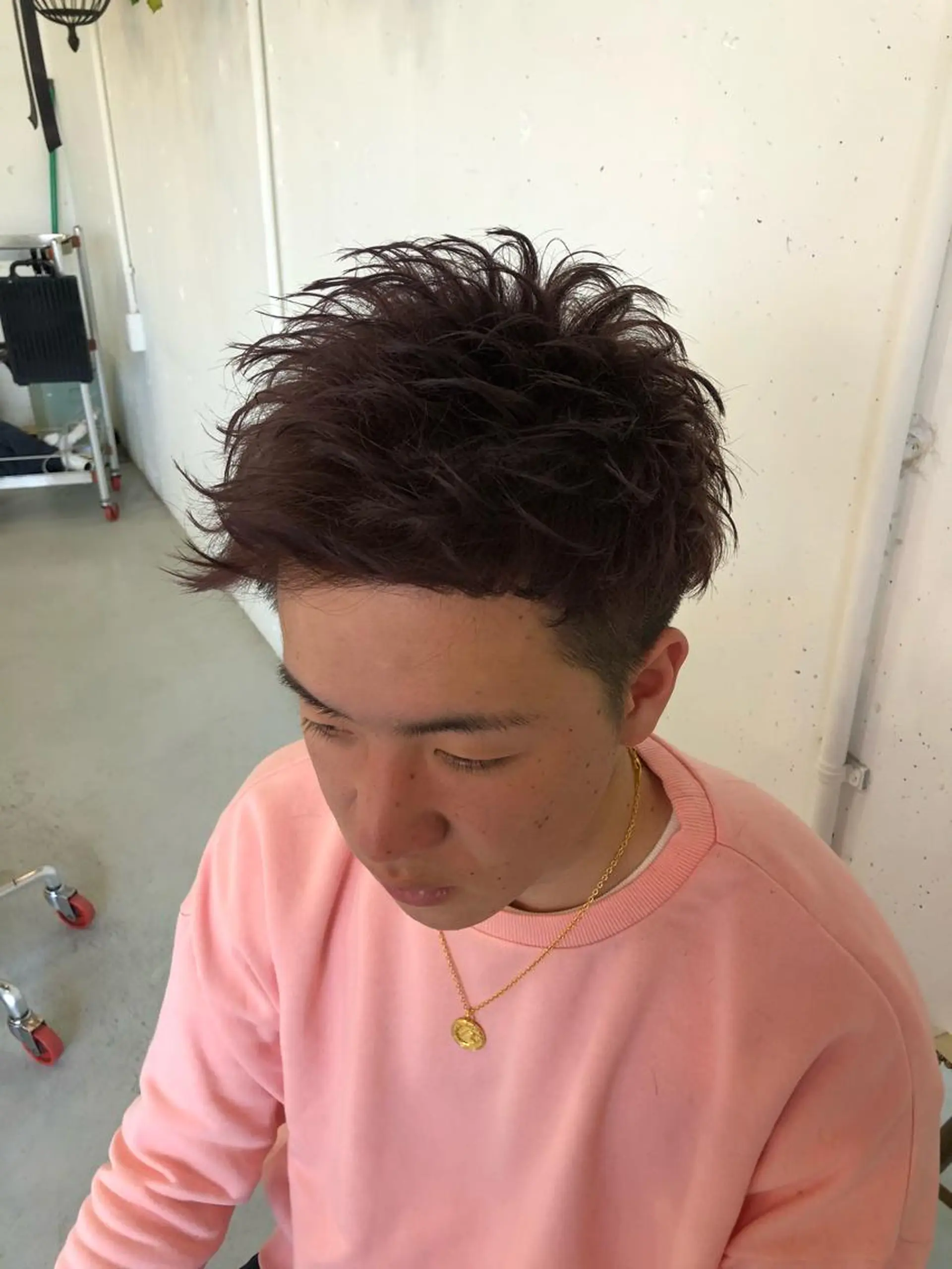 ショート カラー パーマ メンズ アッシュ 透明感カラー パープルカラー パープルアッシュ カット トリートメント Bro所属・佐藤 輝幸のヘアスタイル