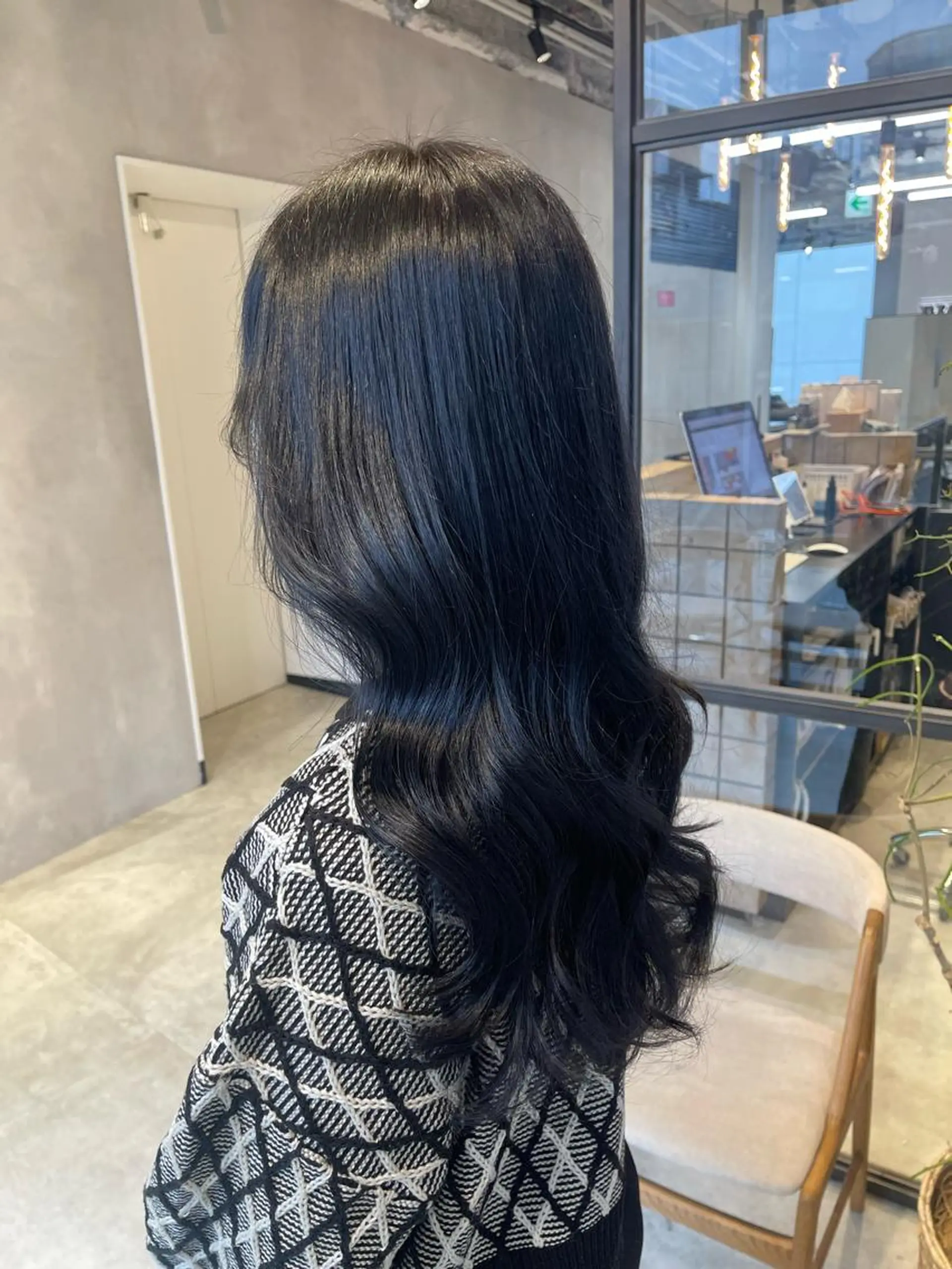 ロング カラー 黒髪 ブルーカラー ブルーブラック 韓国風ヘア 🦋レイヤーカット ミドリカワ🦋のヘアスタイル