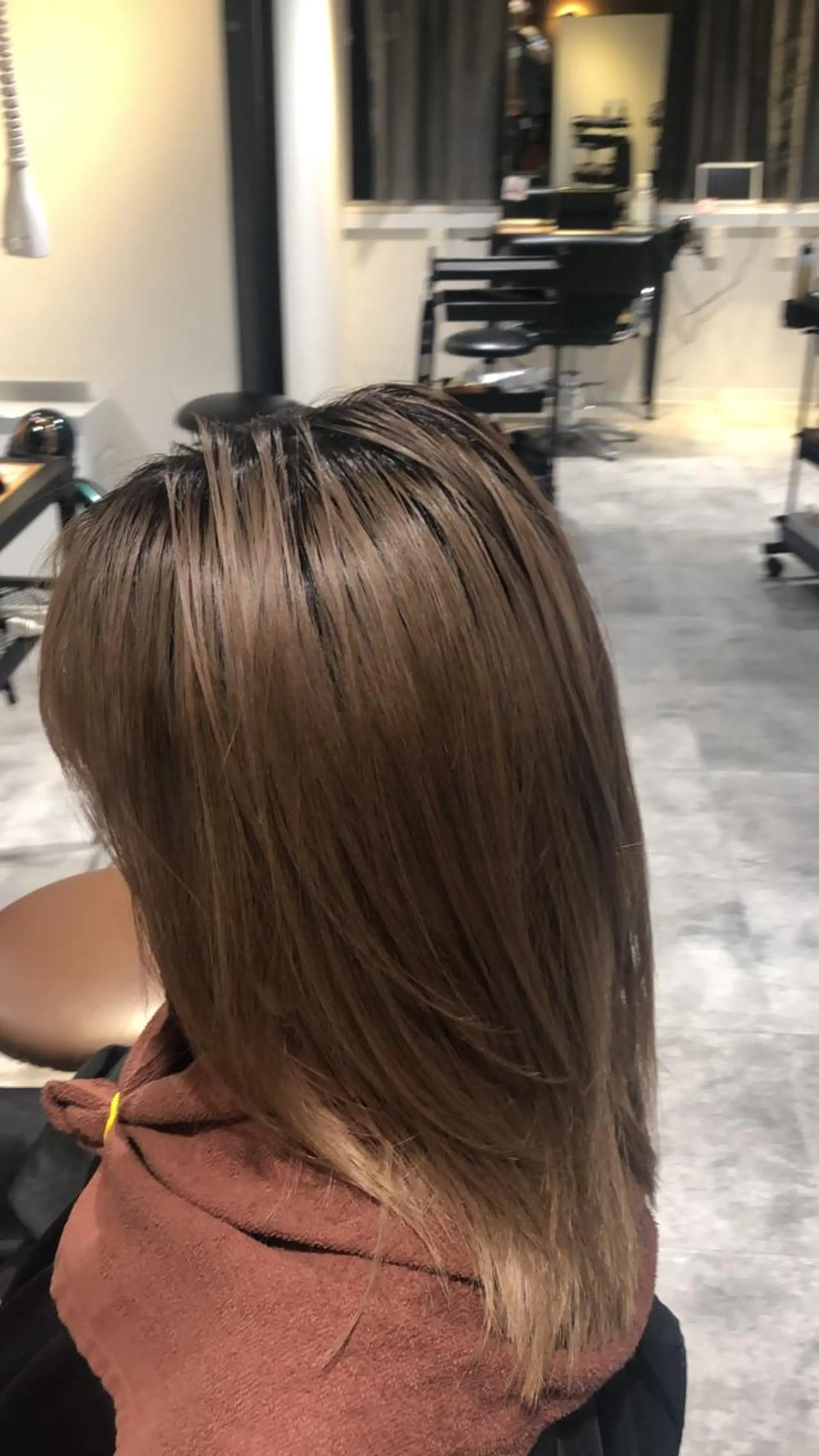 セミロング カラー GIEN 末吉 海斗のヘアスタイル