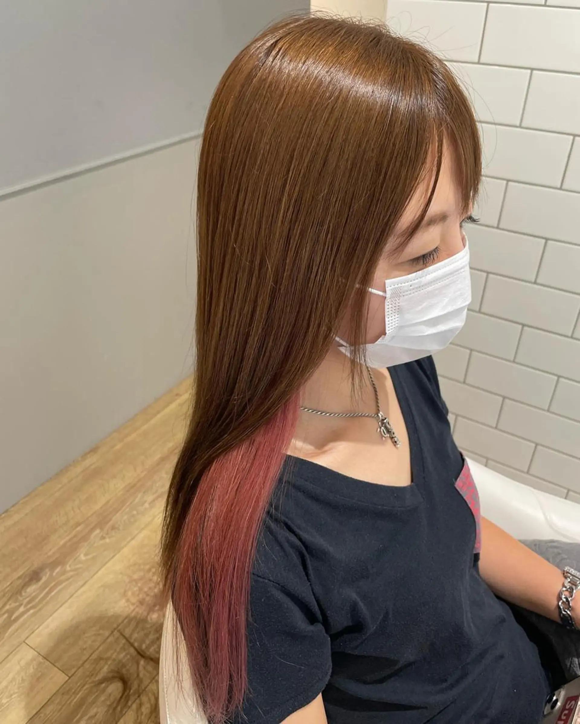 ミディアム カラー パーマ ヘアアレンジ メンズ キッズ ネイル マツエク・マツパ メンズインナーカラー インナーカラー ピンクカラー カラーマツエク ピンク 🫧垢抜けヘア🫧 SHIORIのヘアスタイル