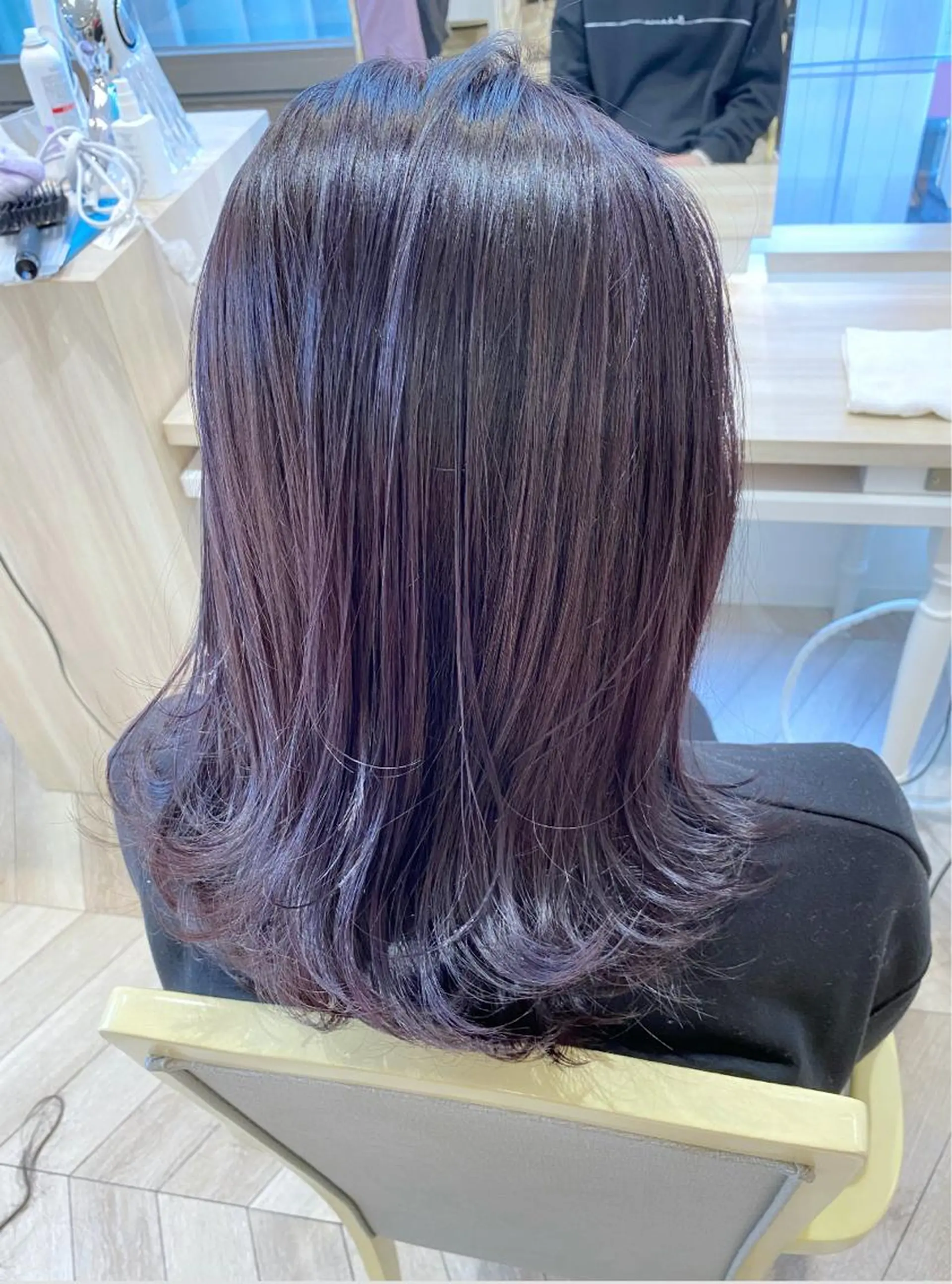 ミディアム カラー ハイライトカラー ラベンダーカラー ハイライト 小顔レイヤー/ ベージュ🤍Rieのヘアスタイル