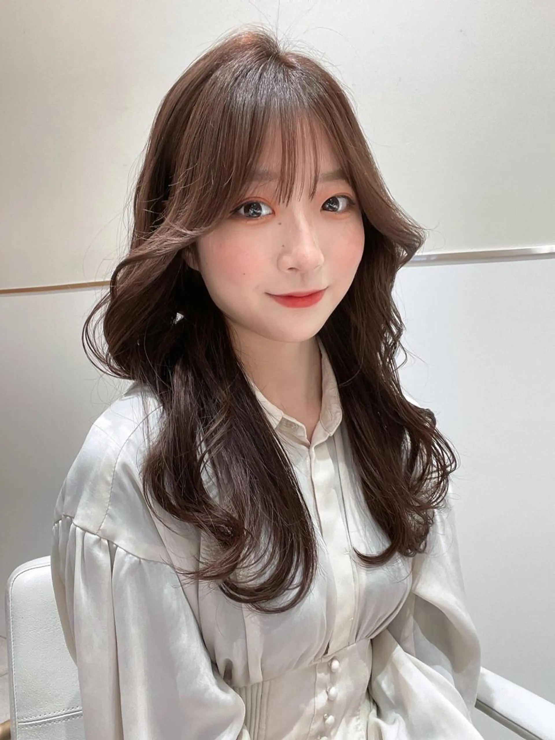 セミロング カラー 🤎小顔レイヤー /ベージュ🤎友香のヘアスタイル