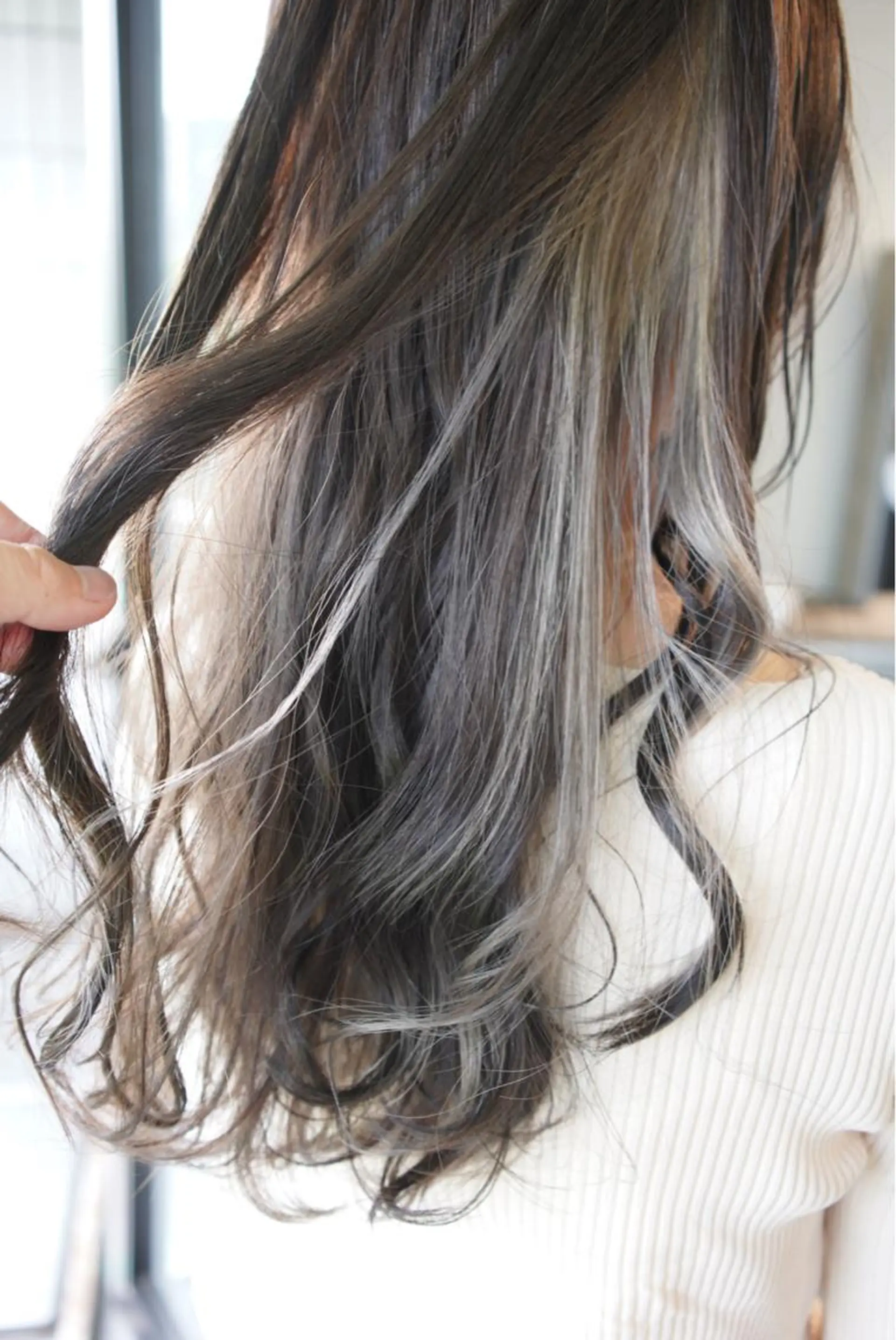 ロング カラー インナーカラー ヘアカラー トリートメント ハイトーン/レイヤー /ケアブリーチ石川治のヘアスタイル