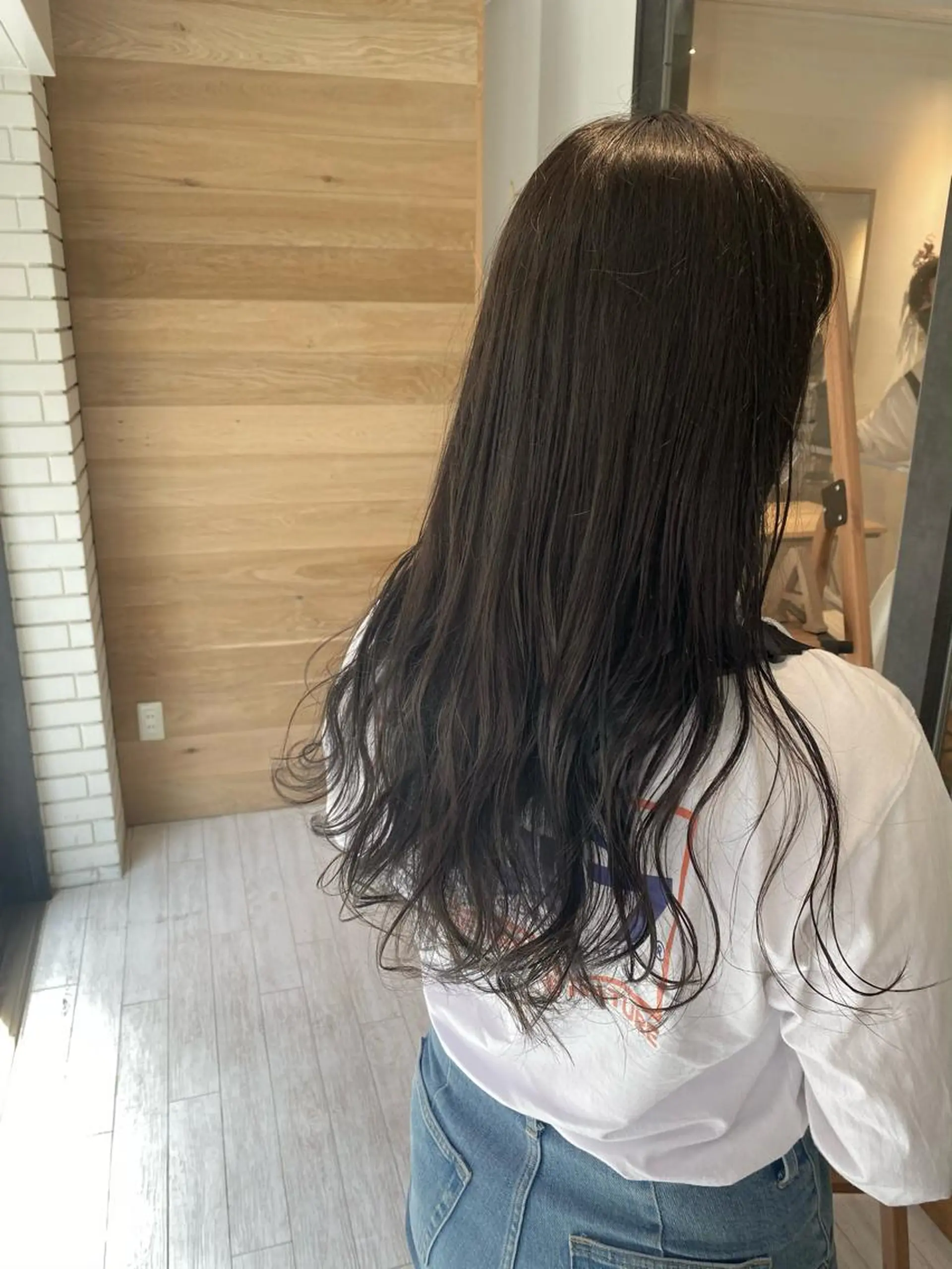 ロング カラー アッシュ アッシュグレー アッシュグレージュ 透明感カラー ダークアッシュ ヘアカラー トリートメント newi 京橋 【yuuki】のヘアスタイル