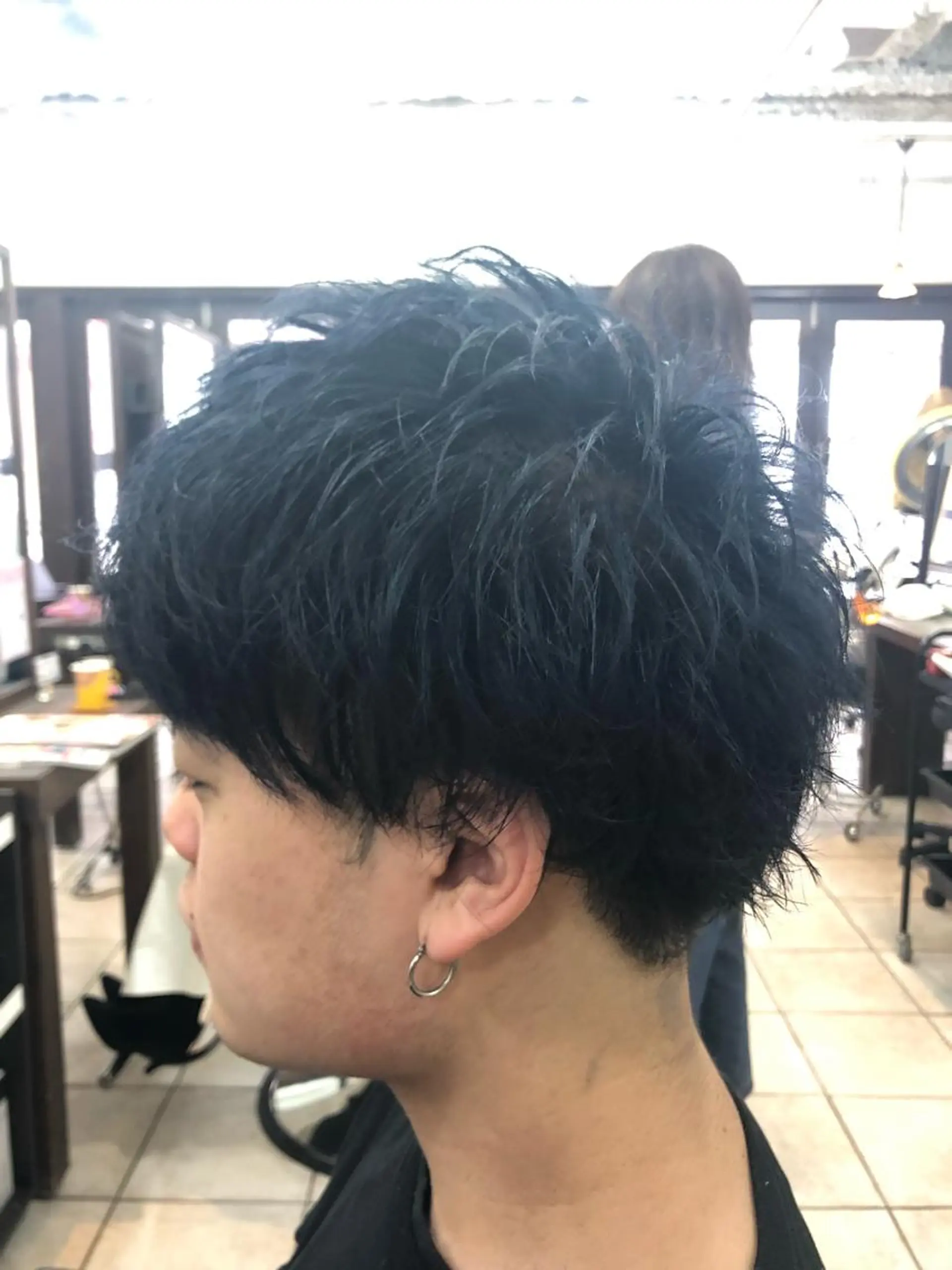 カラー メンズ メンズブリーチ ブリーチ ブルーカラー ネイビーカラー カット ヘアカラー カ レラのヘアスタイル