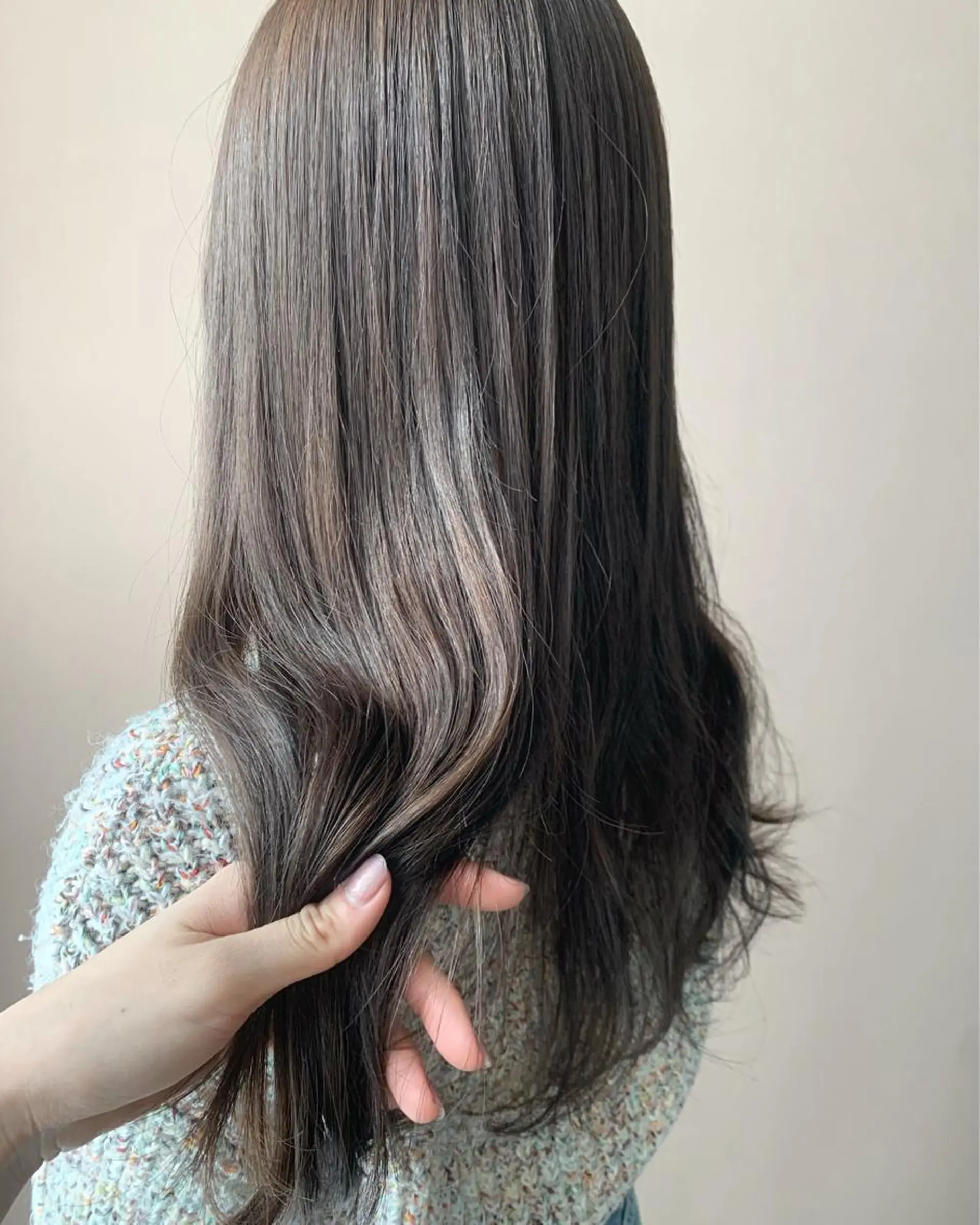 ロング カラー グレージュ hub hair レイヤー/透明感のヘアスタイル