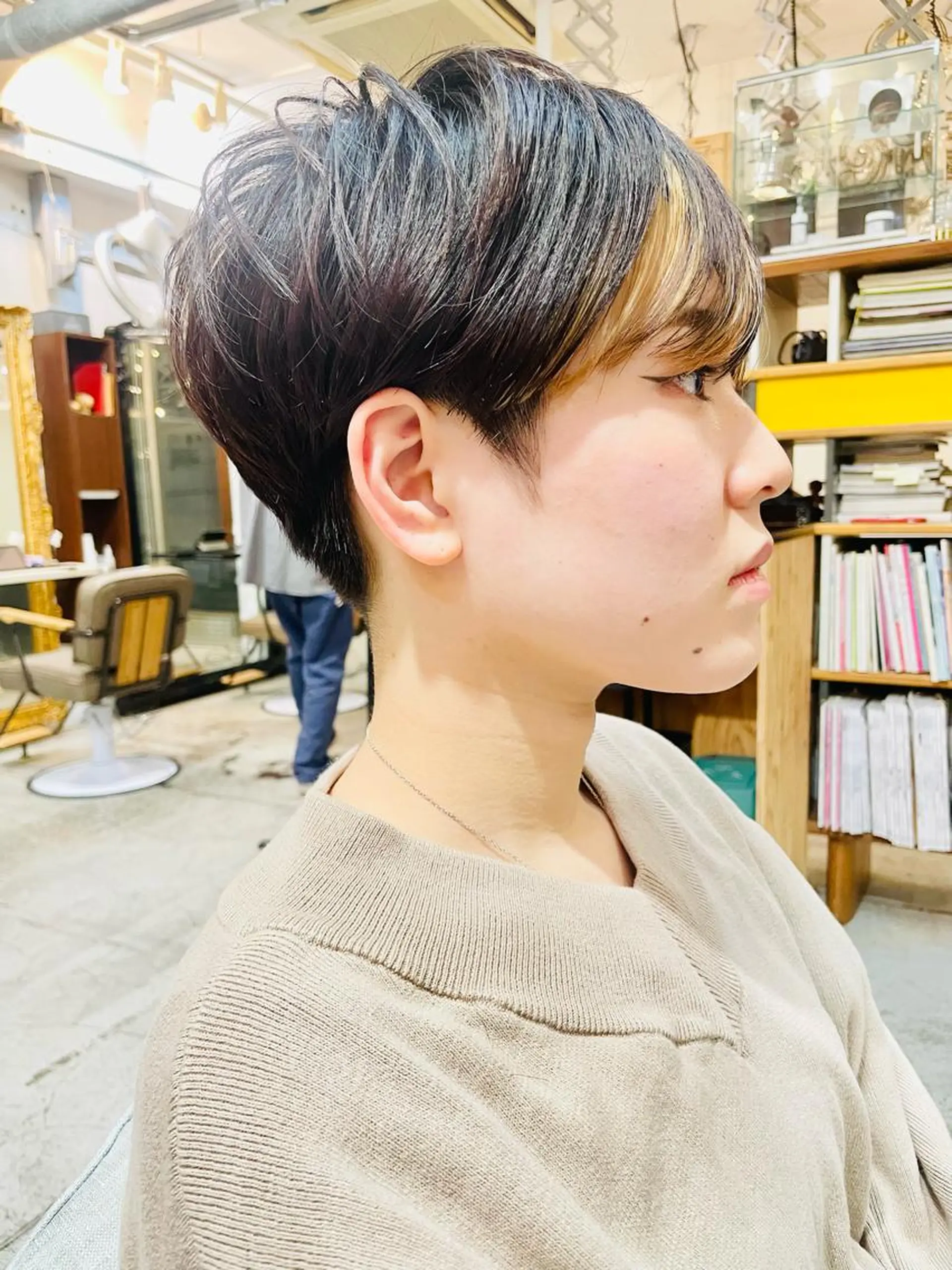 ショート カラー ショートボブ ハンサムショート アディクシーカラー イヤリングカラー ハイライトカラー カット ヘアカラー トリートメント ショートボブ髪質改善 縮毛矯正のプロ山道潤のヘアスタイル