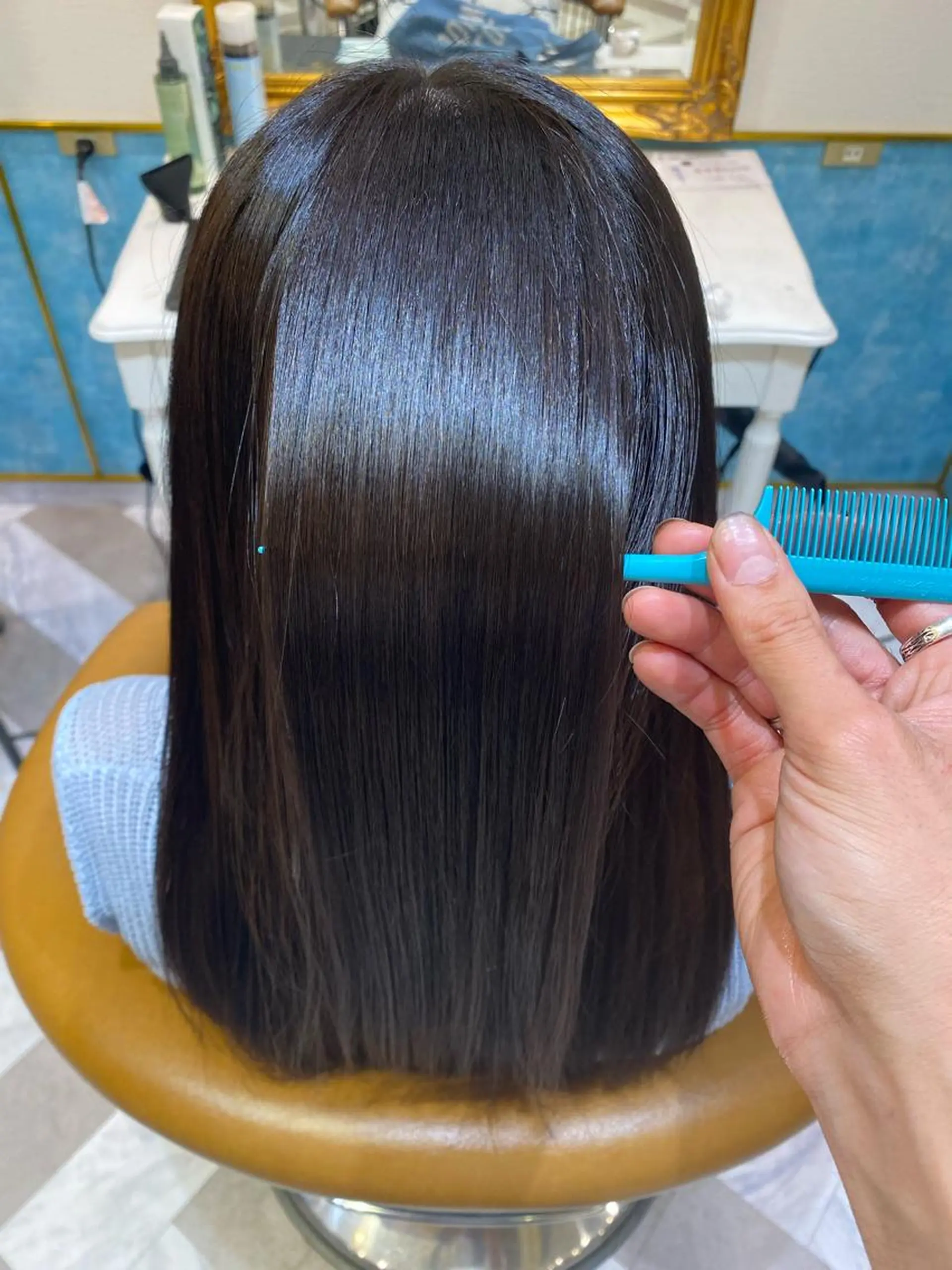 ミディアム カット ヘアカラー 縮毛矯正 トリートメント レイヤーカット /透明感カラー西田のヘアスタイル