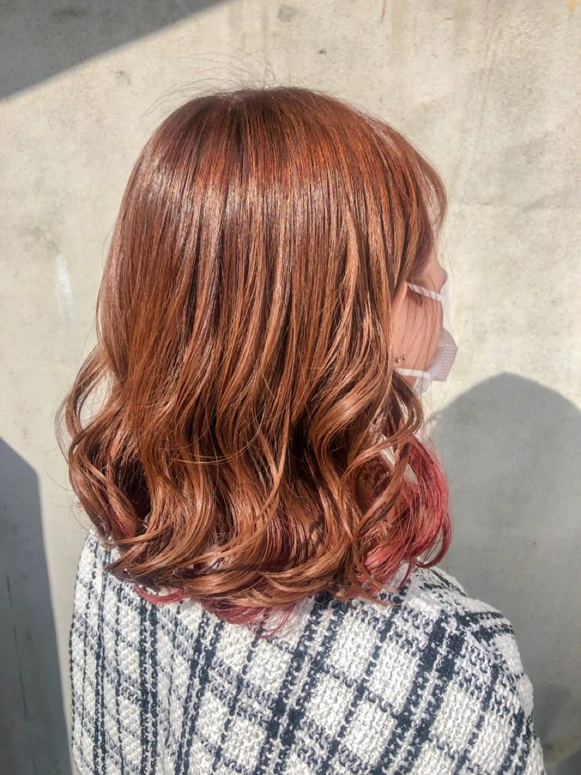 ミディアム カラー ブリーチ ピンクカラー ヘアカラー 佐藤 美聡のヘアスタイル