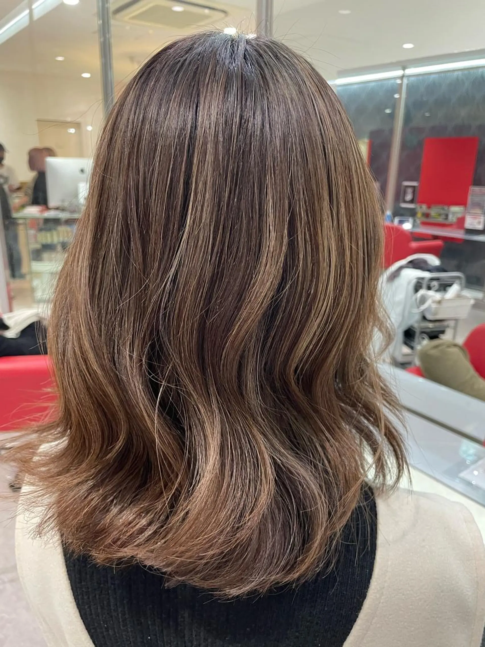 ミディアム カラー ハイライトカラー ハイライト Merlyosaka 早川未来のヘアスタイル