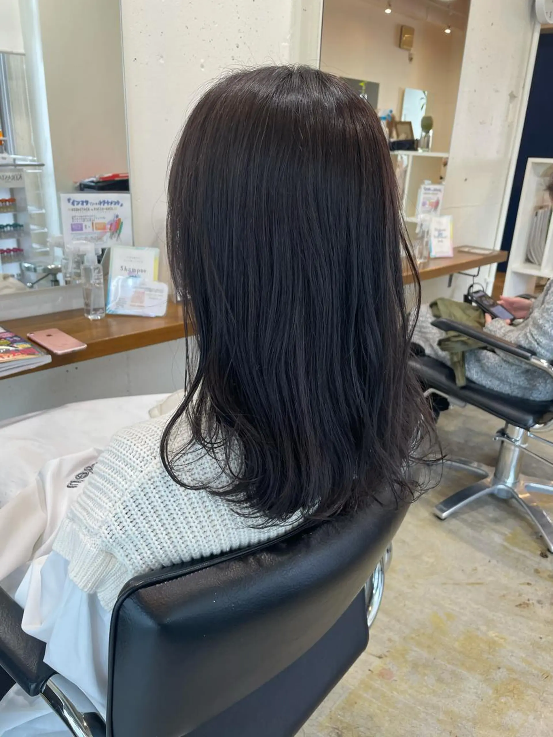 ミディアム カラー カット ヘアカラー トリートメント MIOベージュカラー 柔らかいカラーのヘアスタイル