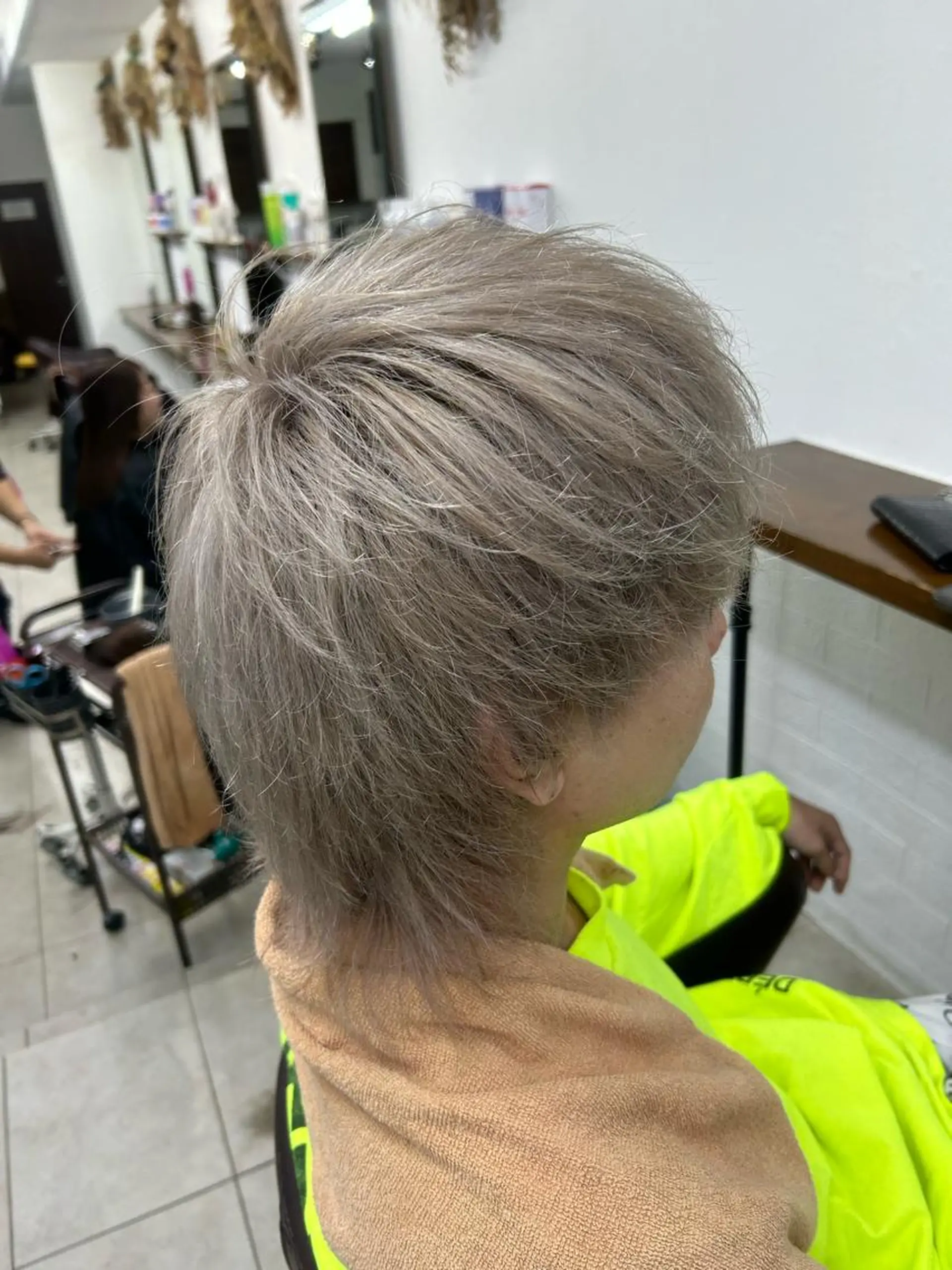 カラー ダブルスキルエクステ /羽エクステ白石宇由のヘアスタイル