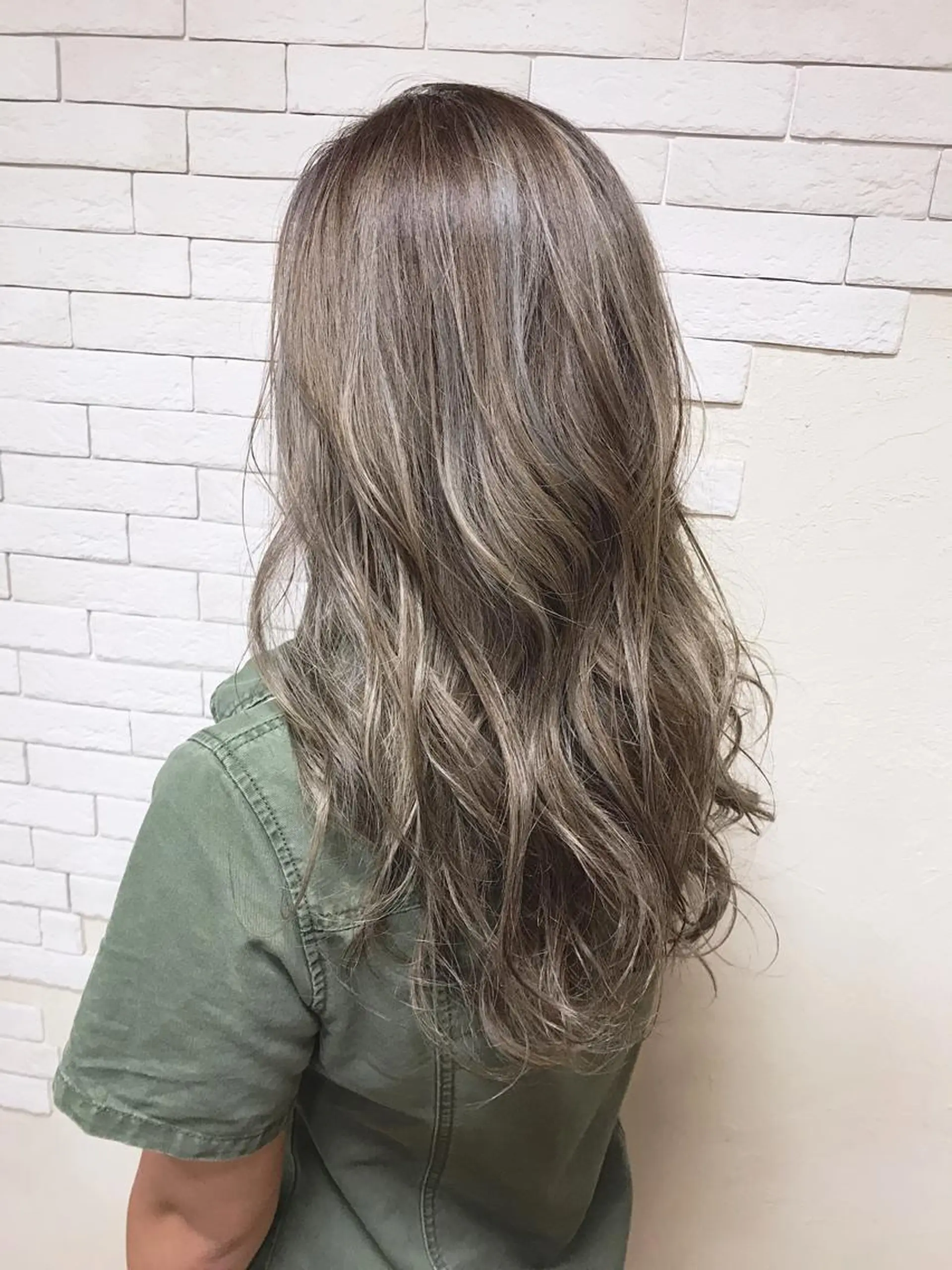 ロング カラー ブリーチ ケアブリーチ ハイライトカラー 外国人風カラー ハイライト カット ヘアカラー トリートメント ショート/似合わせ レイヤー/福岡聖容のヘアスタイル
