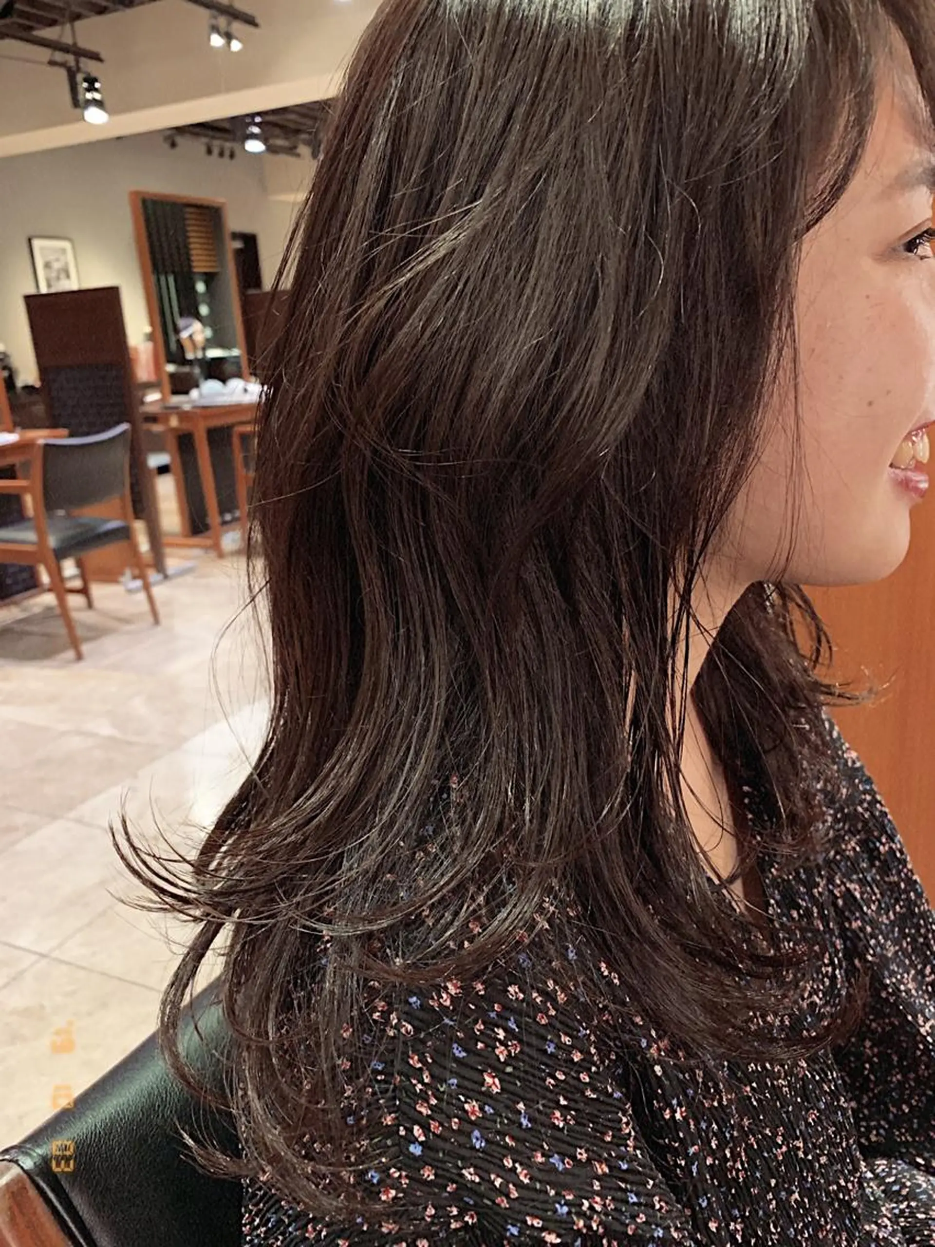セミロング レイヤーカット ムトウ リンカのヘアスタイル