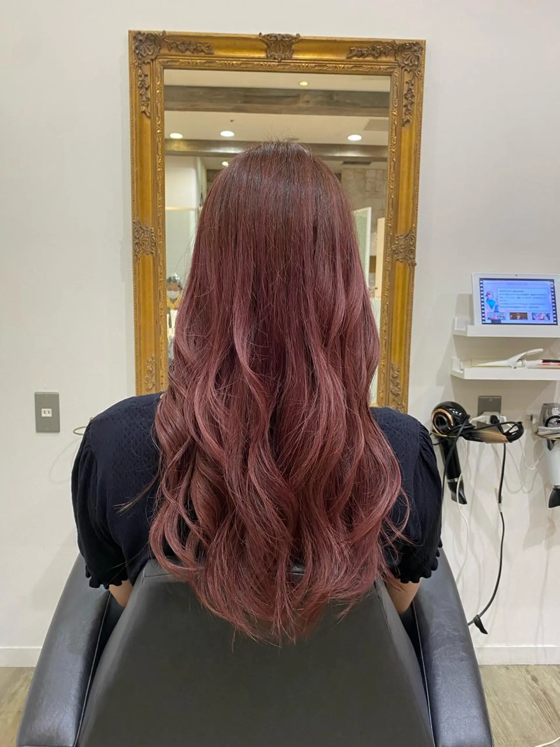 ロング カラー Ashanti 磯崎のヘアスタイル