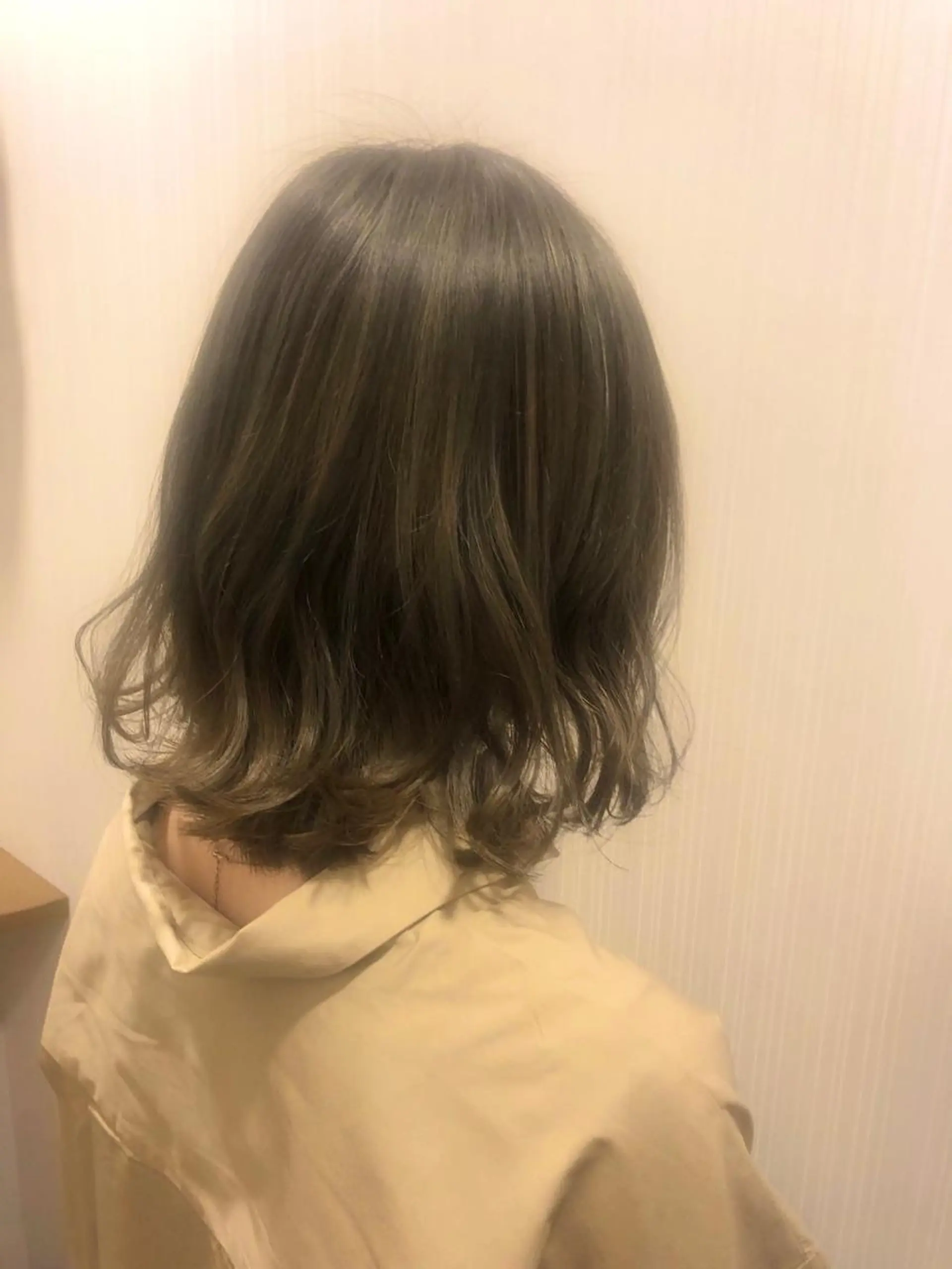 ミディアム カラー アッシュ オリーブアッシュ 新井 友菜のヘアスタイル