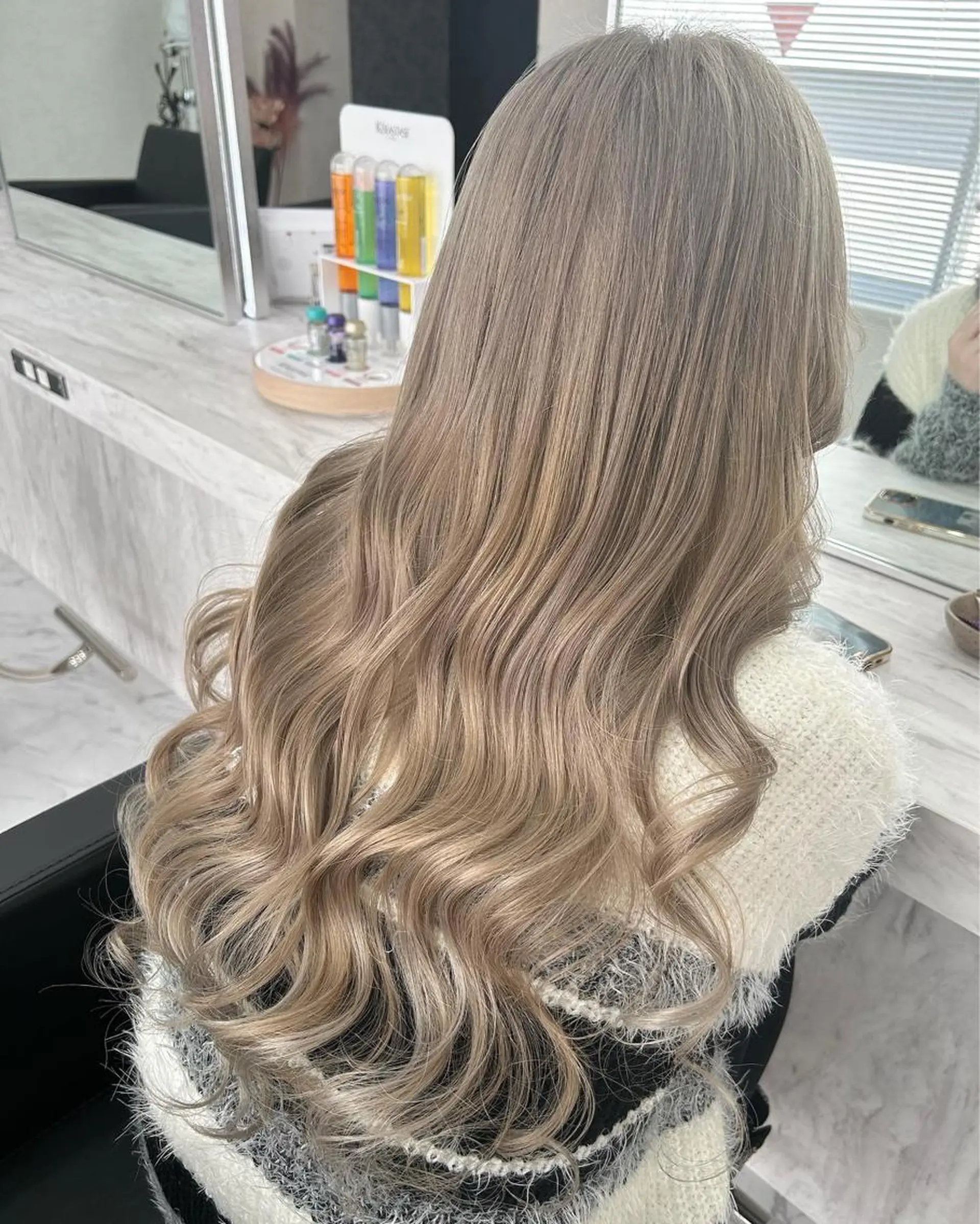ロング カラー ヘアカラー ハイトーン/韓国風 🤍Nacchi🐈のマツエク・マツパデザイン