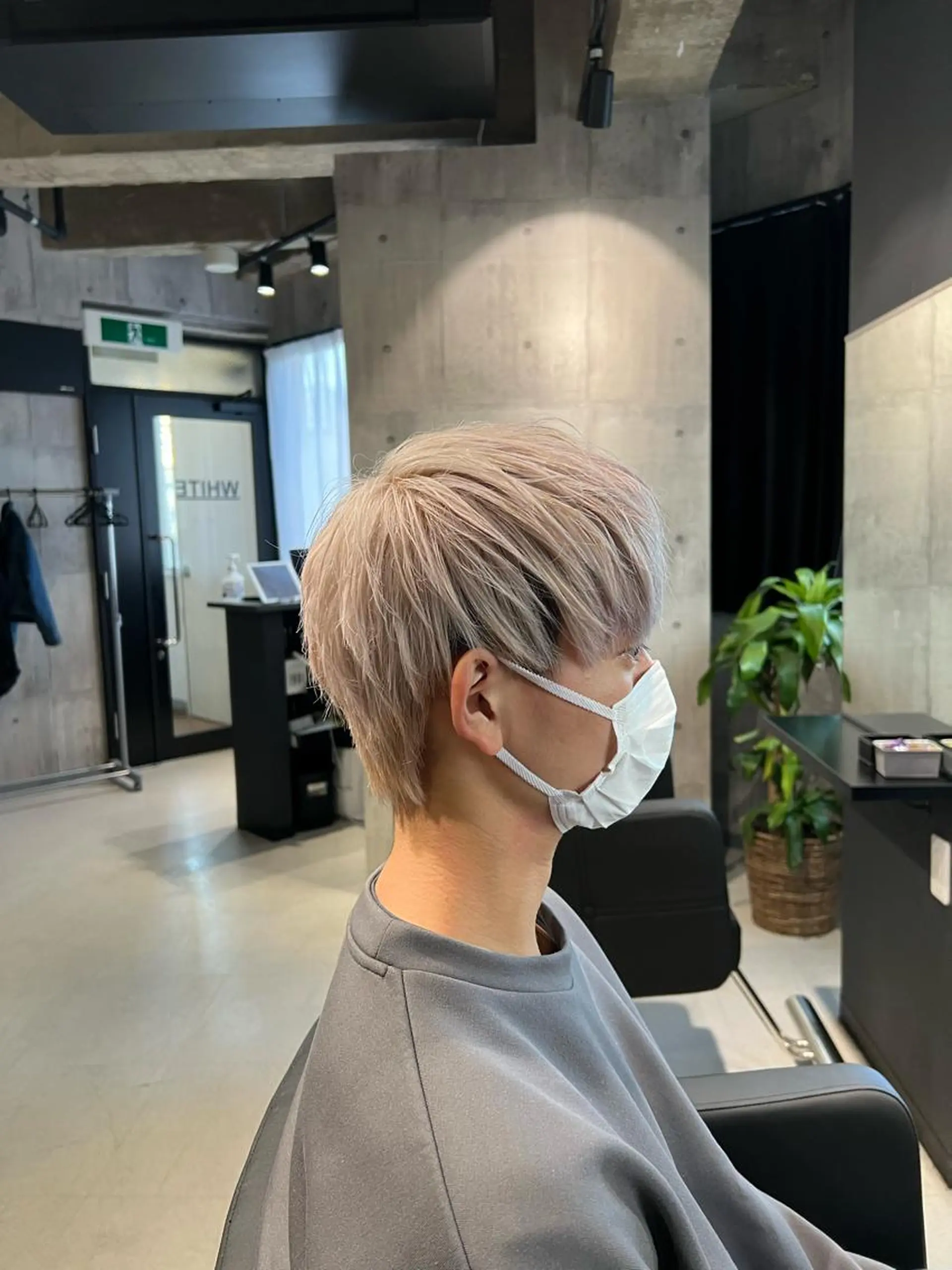 ショート カラー パーマ ヘアアレンジ メンズ ブロンド ホワイトブロンド 髪質改善_WHITE RYUSUKEのヘアスタイル