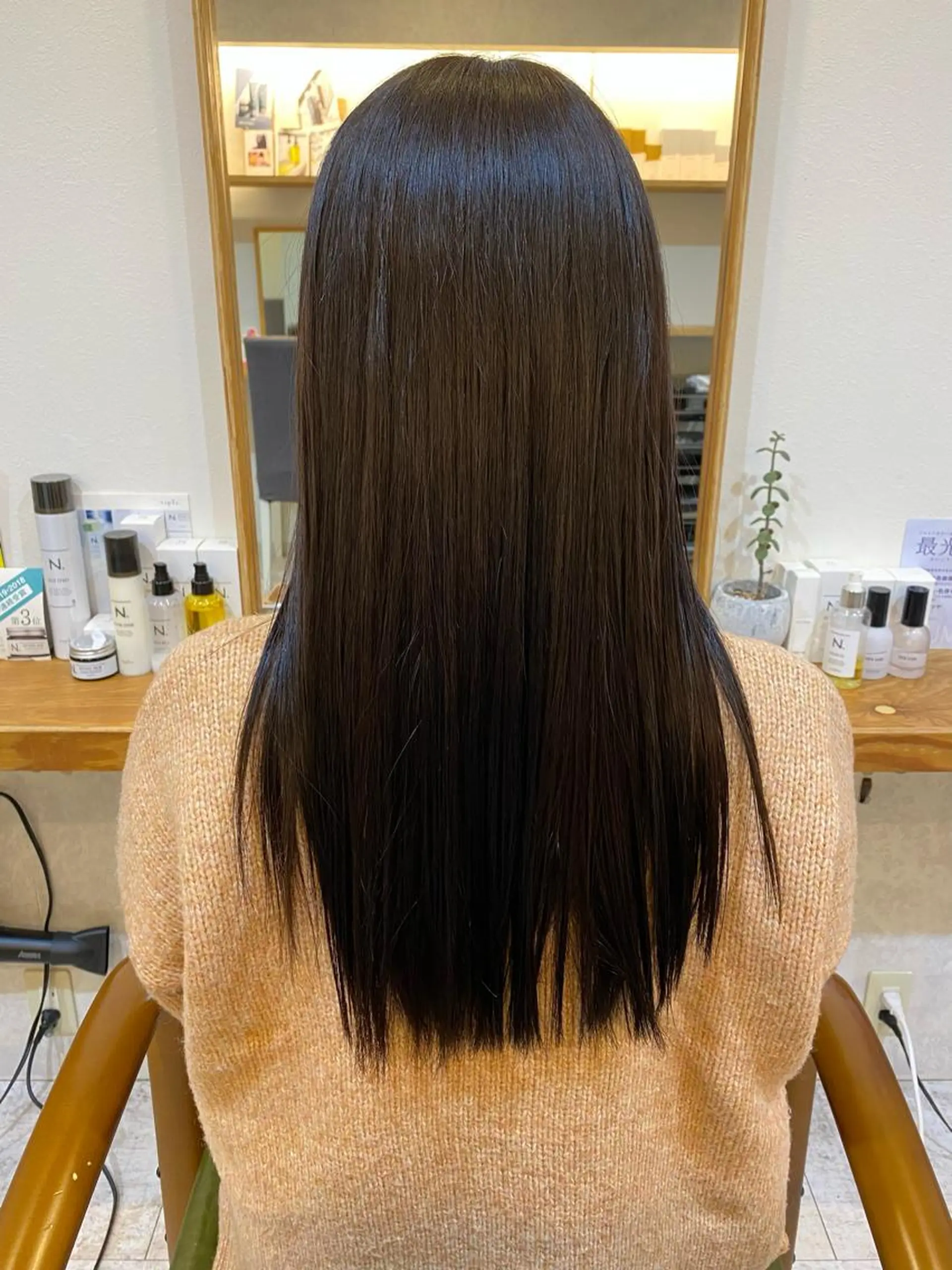 ロング カラー ベージュカラー ブリーチ イルミナカラー ブリーチなしカラー 卒業式のヘアスタイル トリートメント エイト ウメダのヘアスタイル