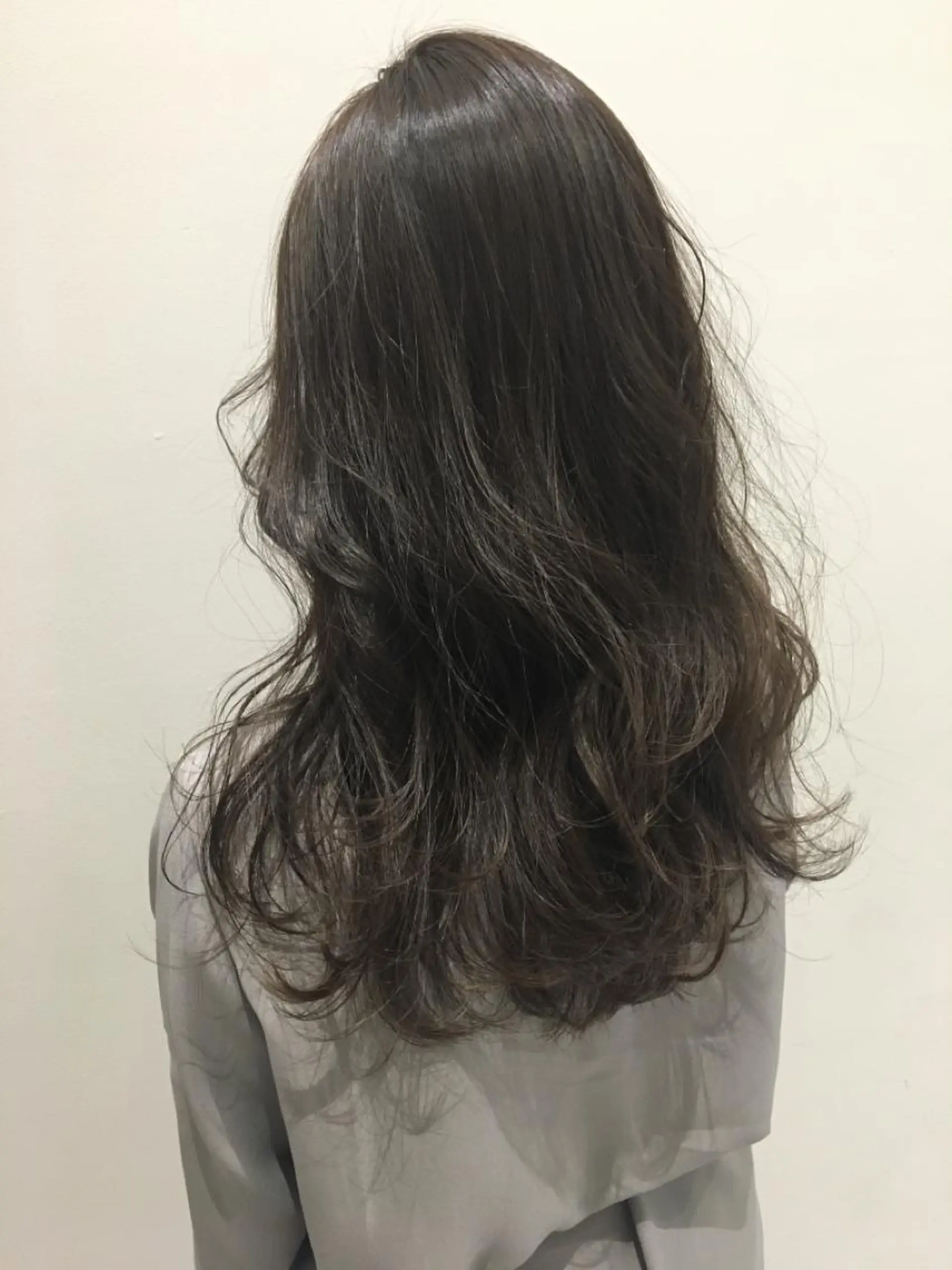ロング カラー グレージュ 狩野 羅夢のヘアスタイル