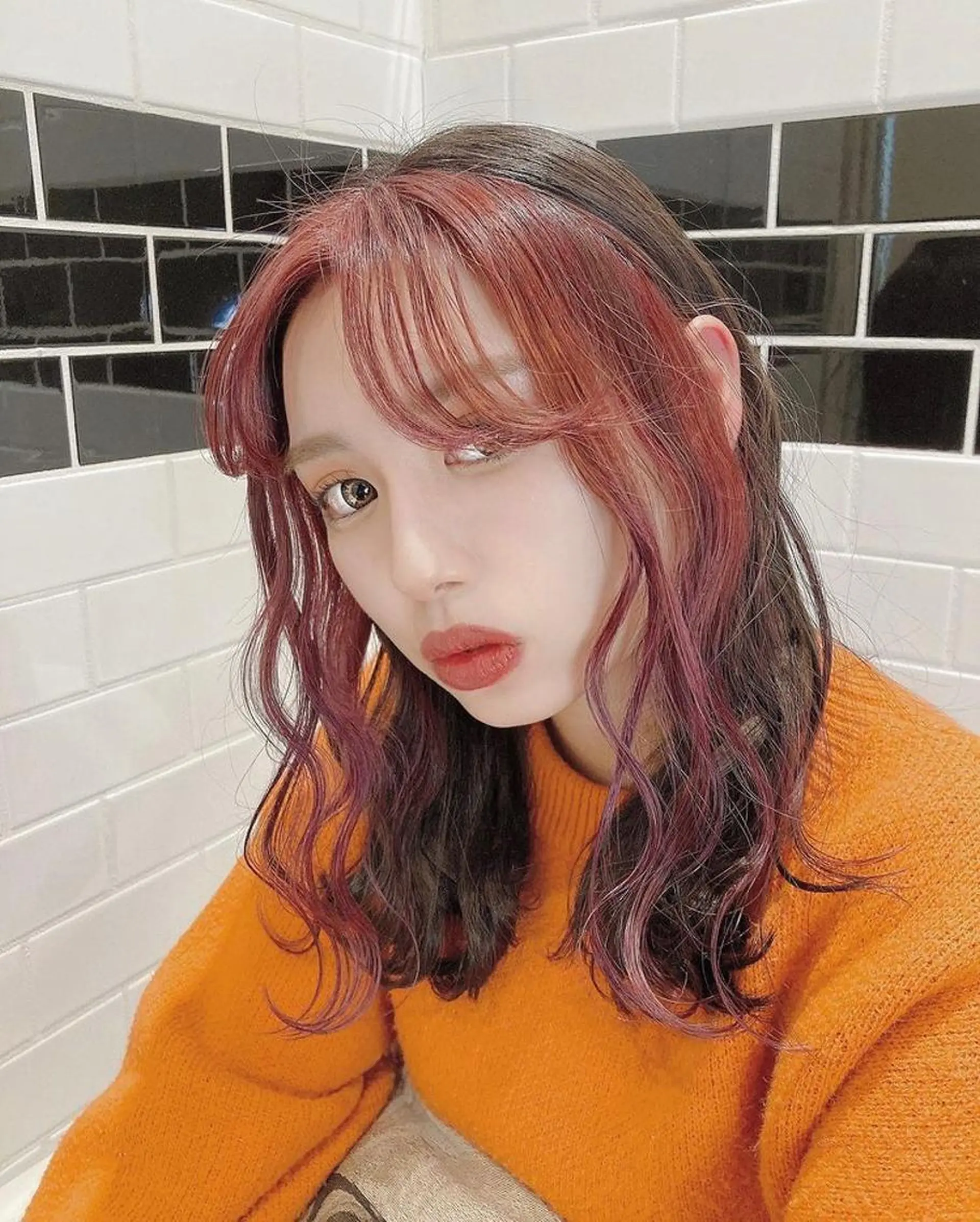 ロング カラー ヘアアレンジ ミストバング ベージュカラー ブリーチ ブラウンカラー ダークブラウン ヘアカラー トリートメント エグチ アキラのヘアスタイル