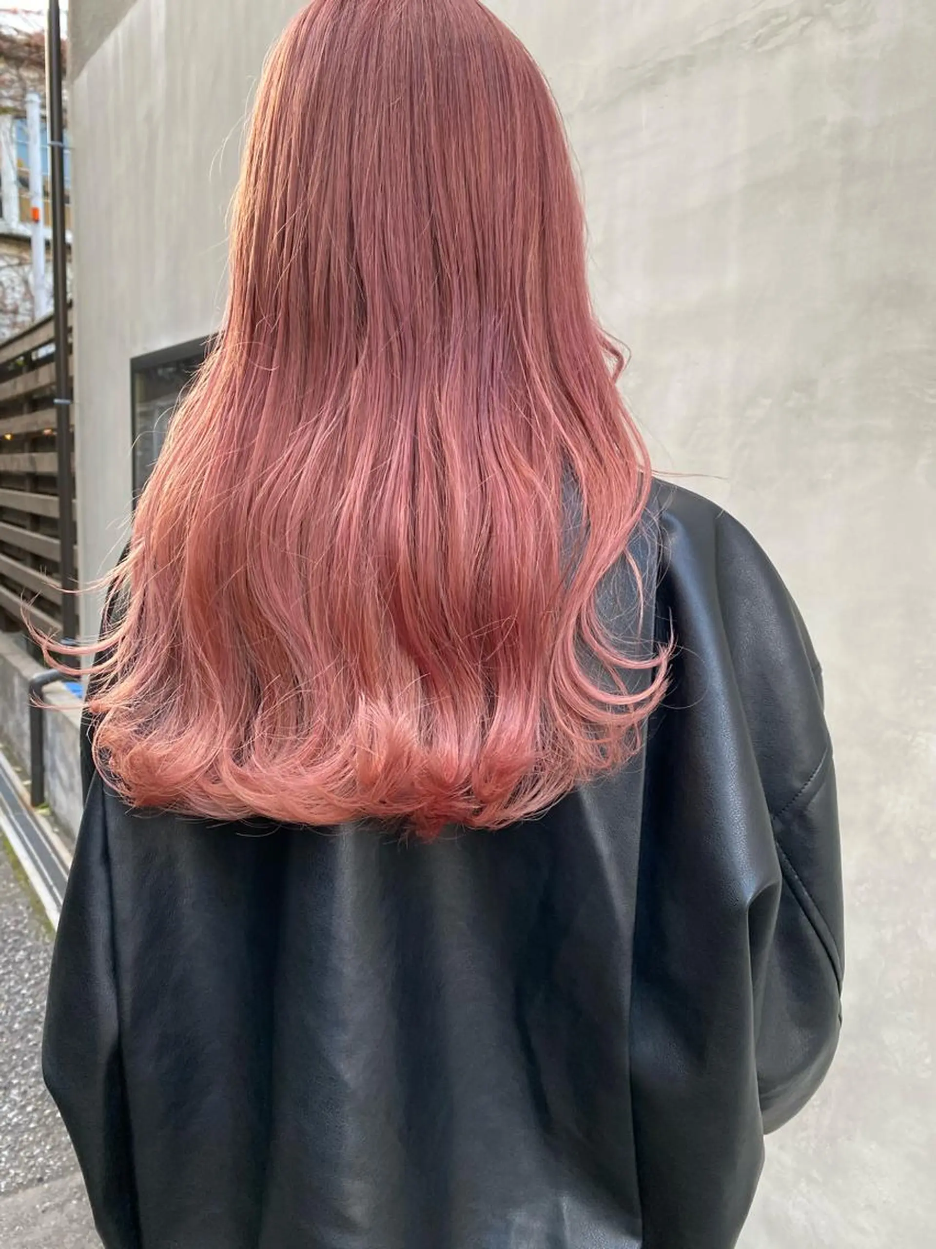 ロング カラー パーマ ヘアアレンジ キッズ ネイル マツエク・マツパ ベージュカラー ブリーチ ピンクカラー ピンクベージュ カラーマツエク インナーカラー/ KANAのヘアスタイル