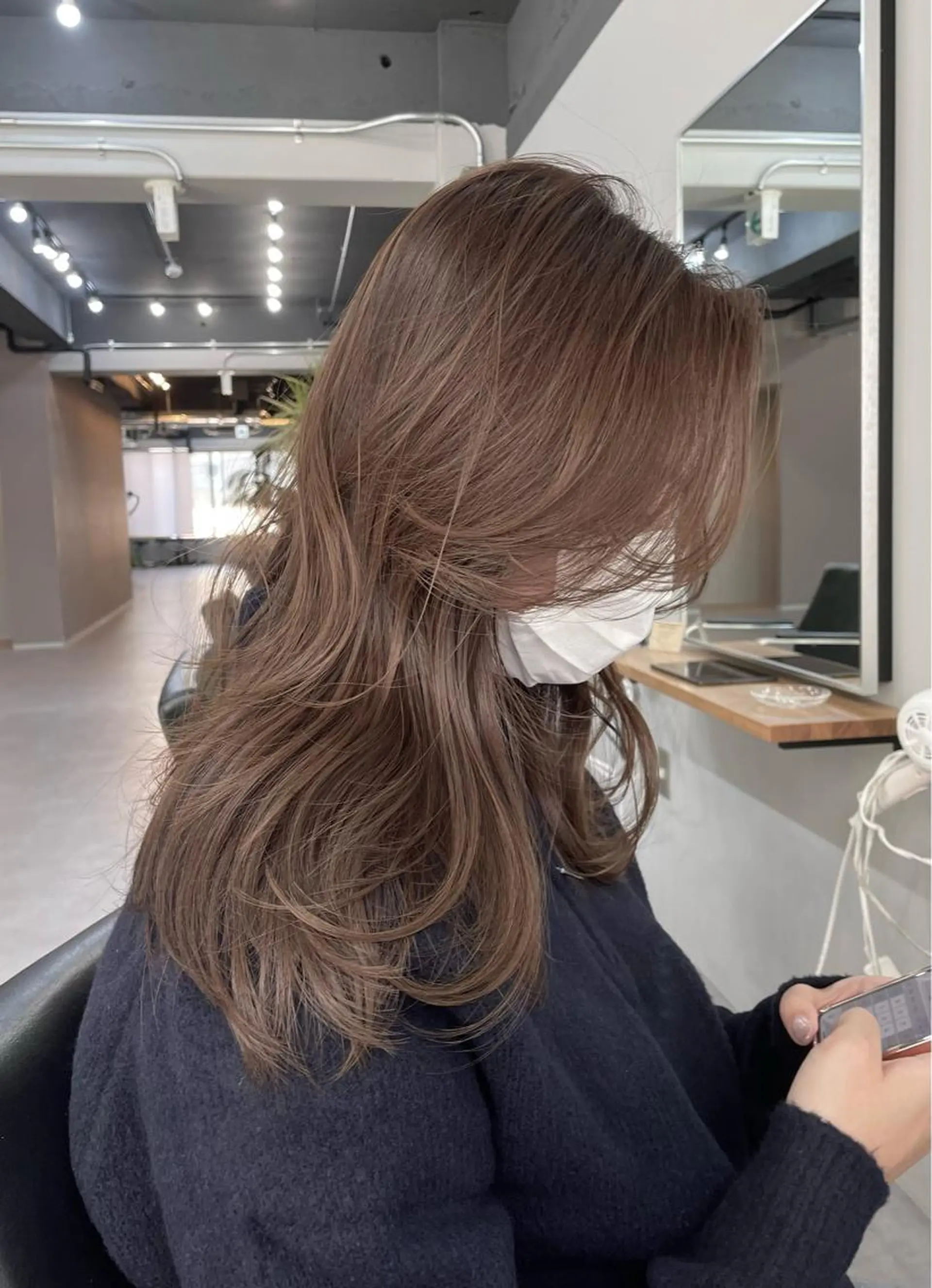 ミディアム カット ヘアカラー トリートメント ミディアムレイヤー カット/ハイライトのヘアスタイル