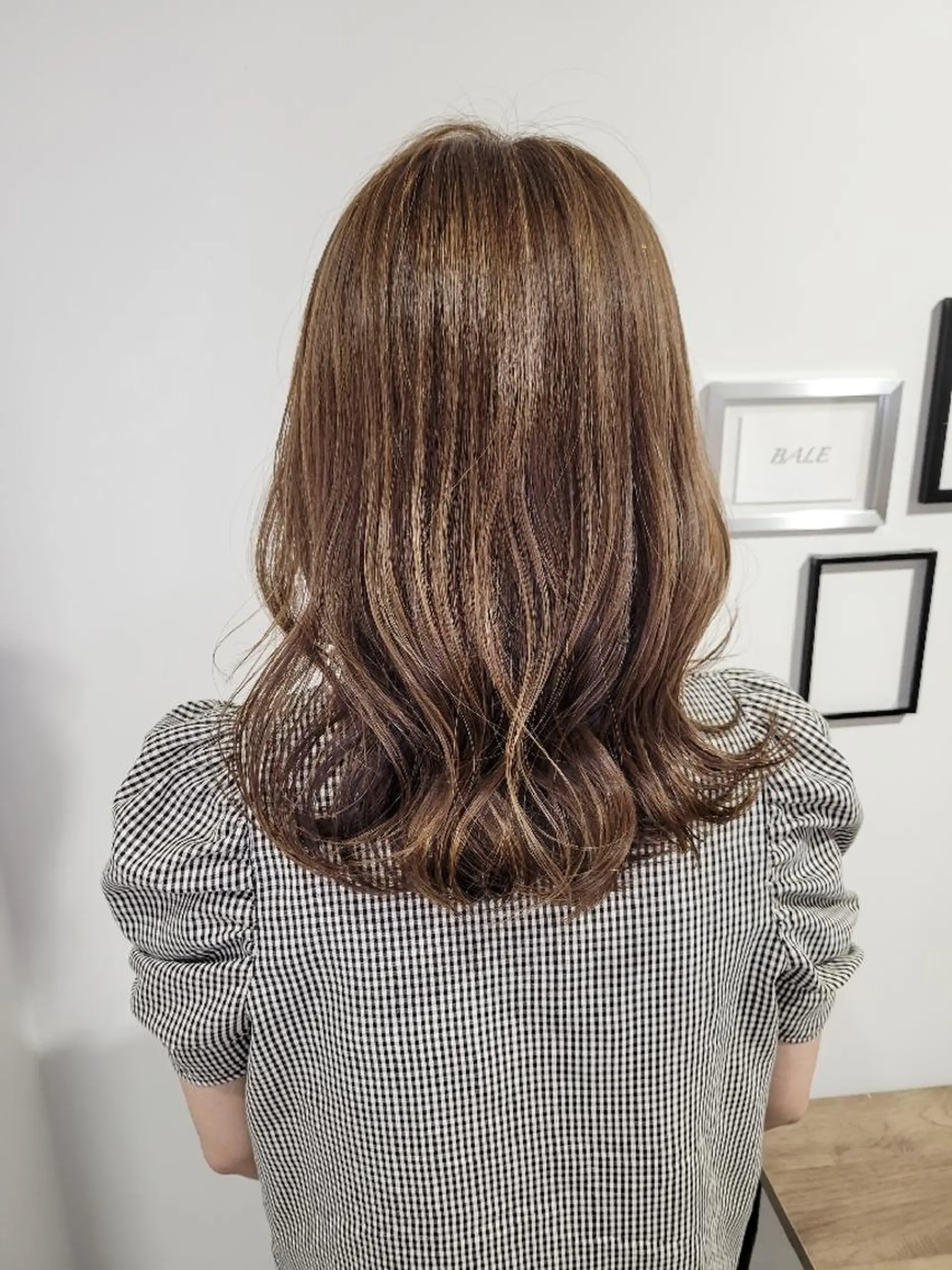 セミロング ハイライト 尾野 恭平のヘアスタイル