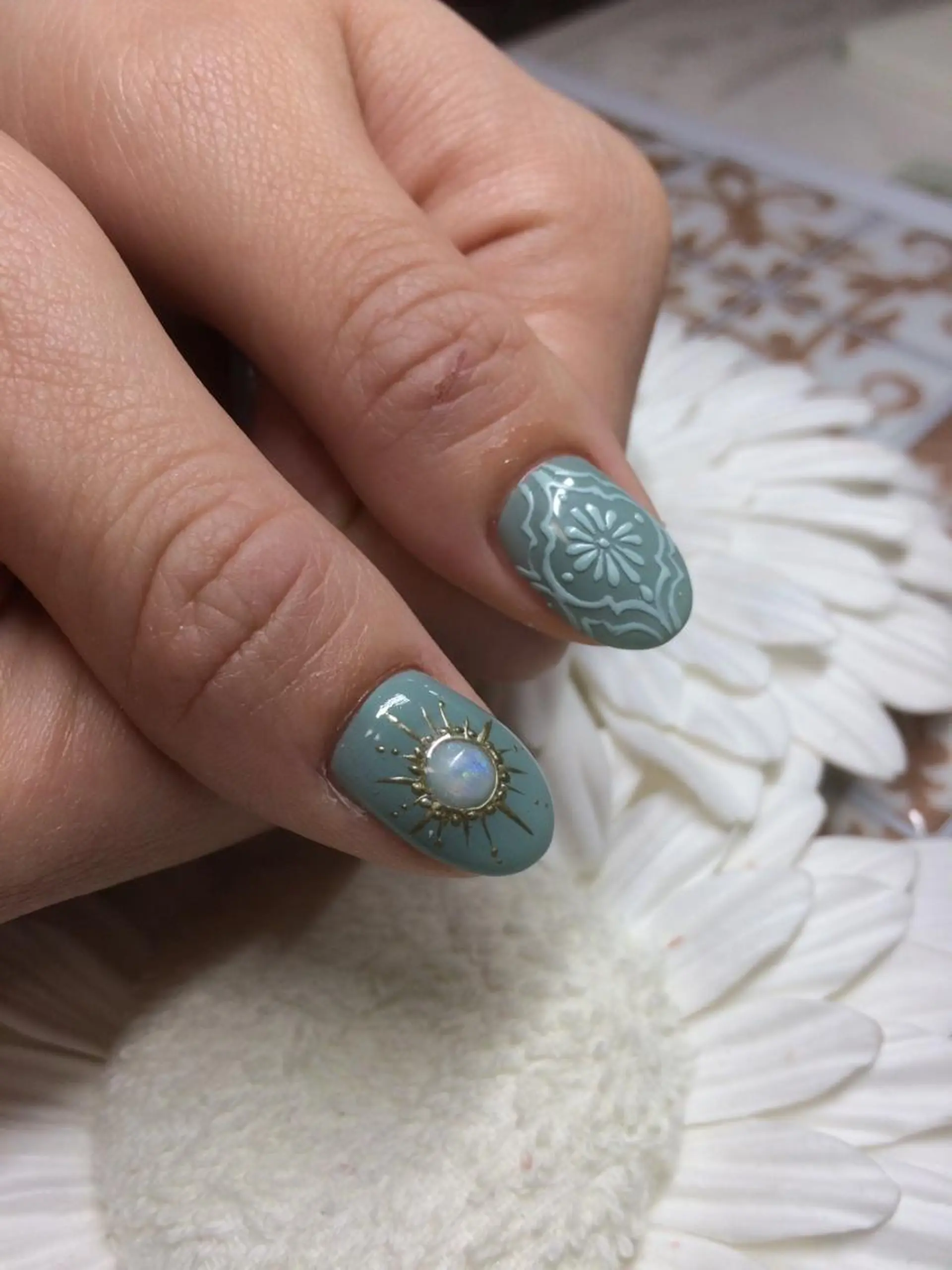 ネイル ストーンネイル Nailsalon E's cafeのネイルデザイン