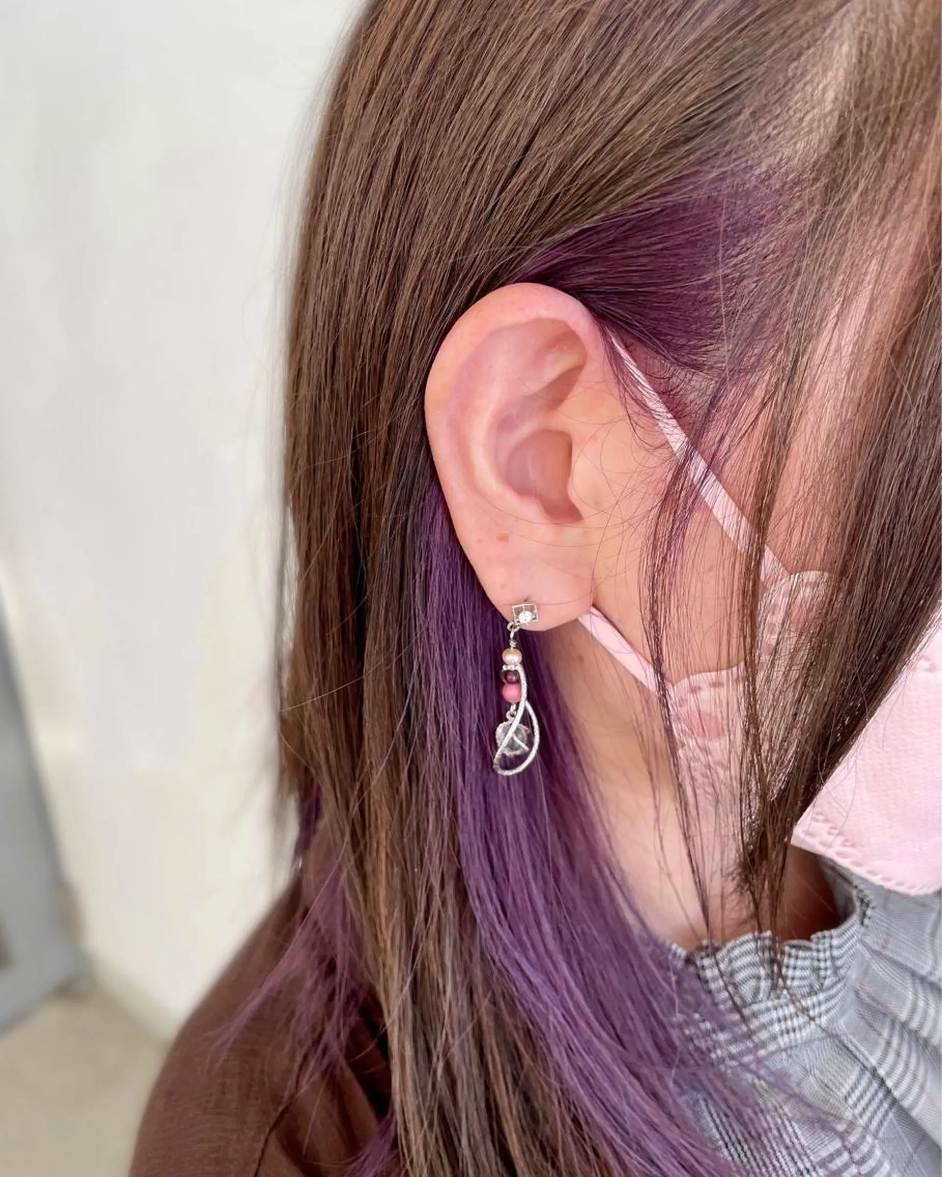 ミディアム カラー インナーカラー パープルカラー lanugo 越打　優のヘアスタイル