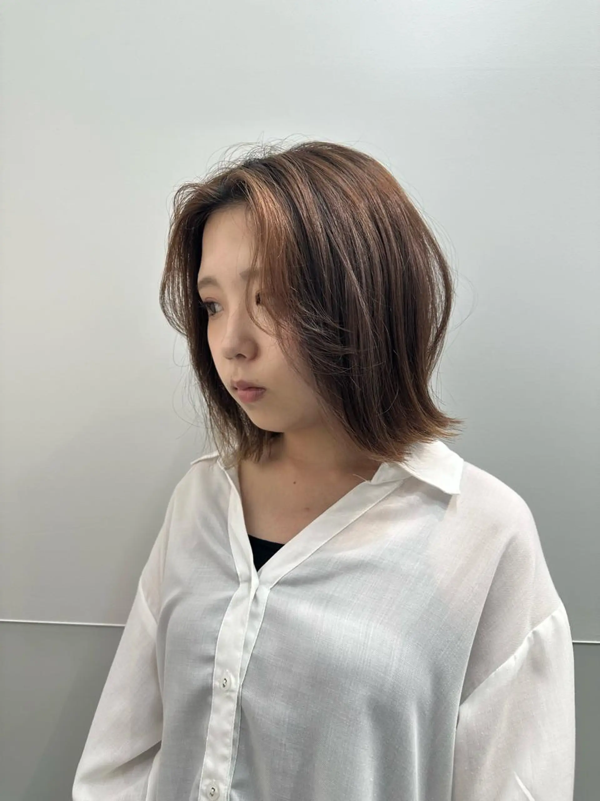ショート カラー パーマ ヘアアレンジ メンズ キッズ ネイル マツエク・マツパ アイブロウ 切りっぱなしボブ メンズ韓国風 メンズパーマ 眉カラー 韓国風マツエク 切りっぱなしヘアボブ ミディアムヘアRYOのヘアスタイル