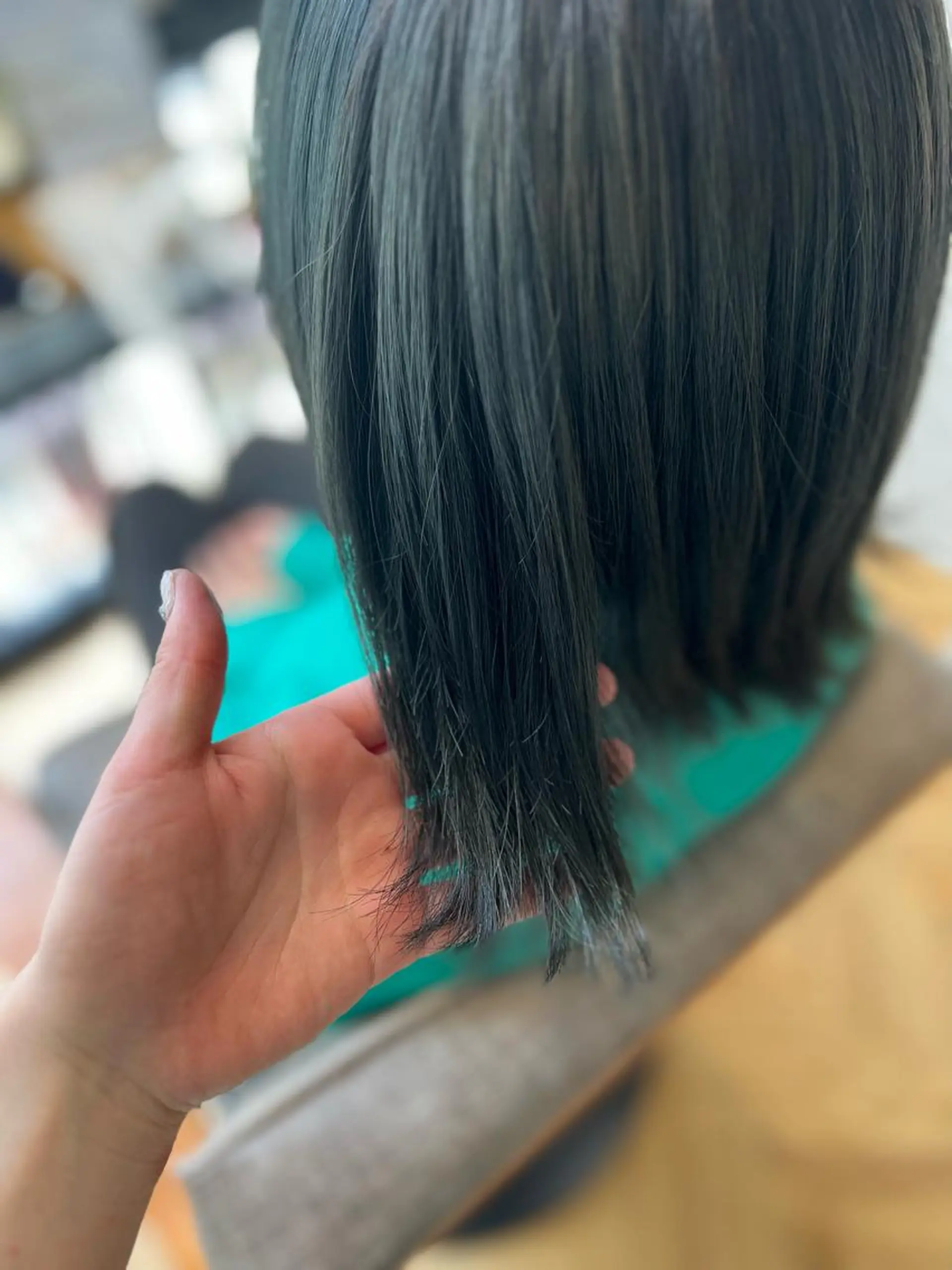 ミディアム カラー バレイヤージュ 黒髪 ブリーチ ブルーカラー ブルーブラック ヘアカラー トリートメント "今"だけでない美髪 KOTOMIのヘアスタイル