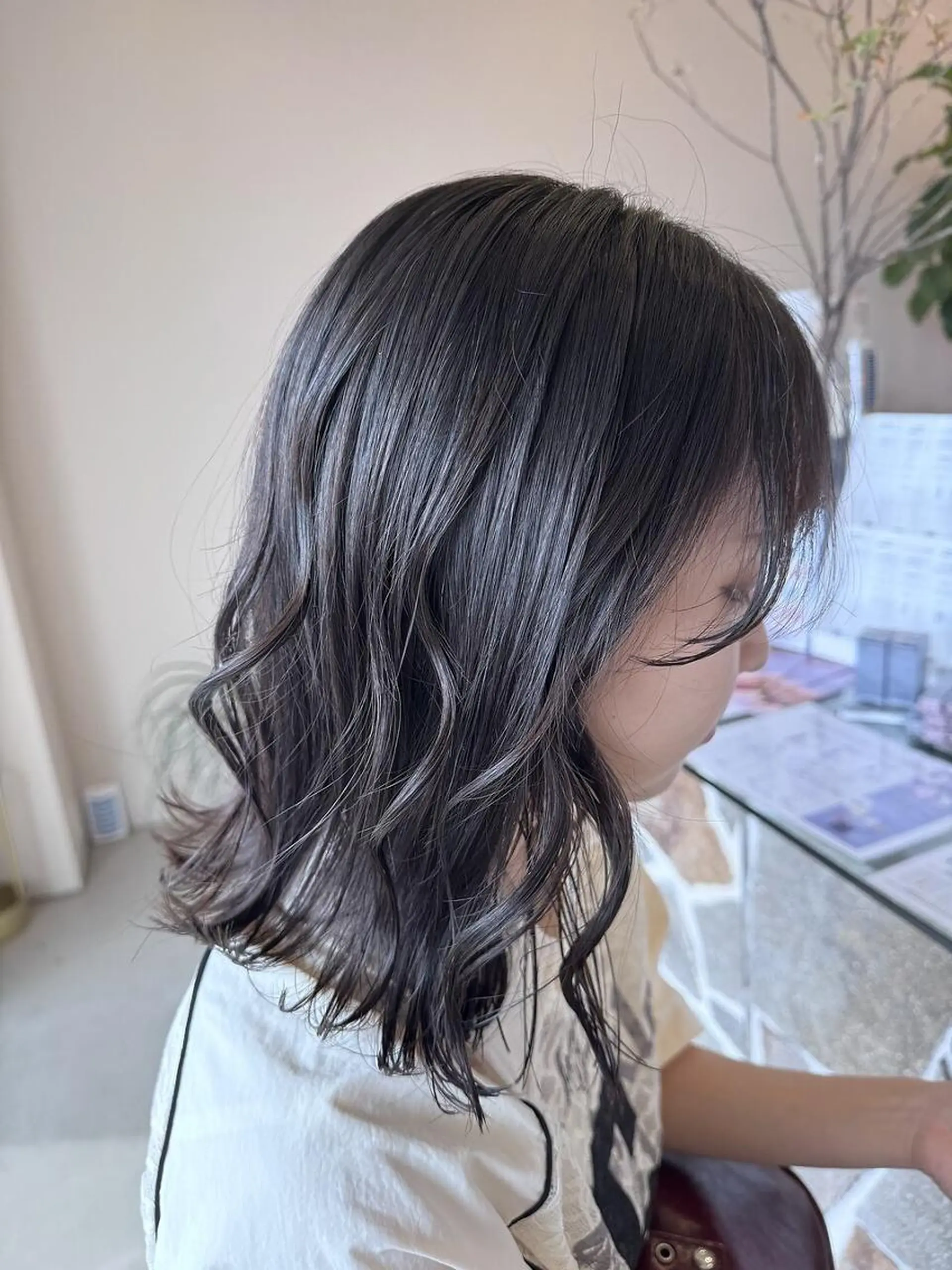 セミロング カラー ヘアカラー トリートメント ✨艶カラー・ストレー ト✨Lissのヘアスタイル