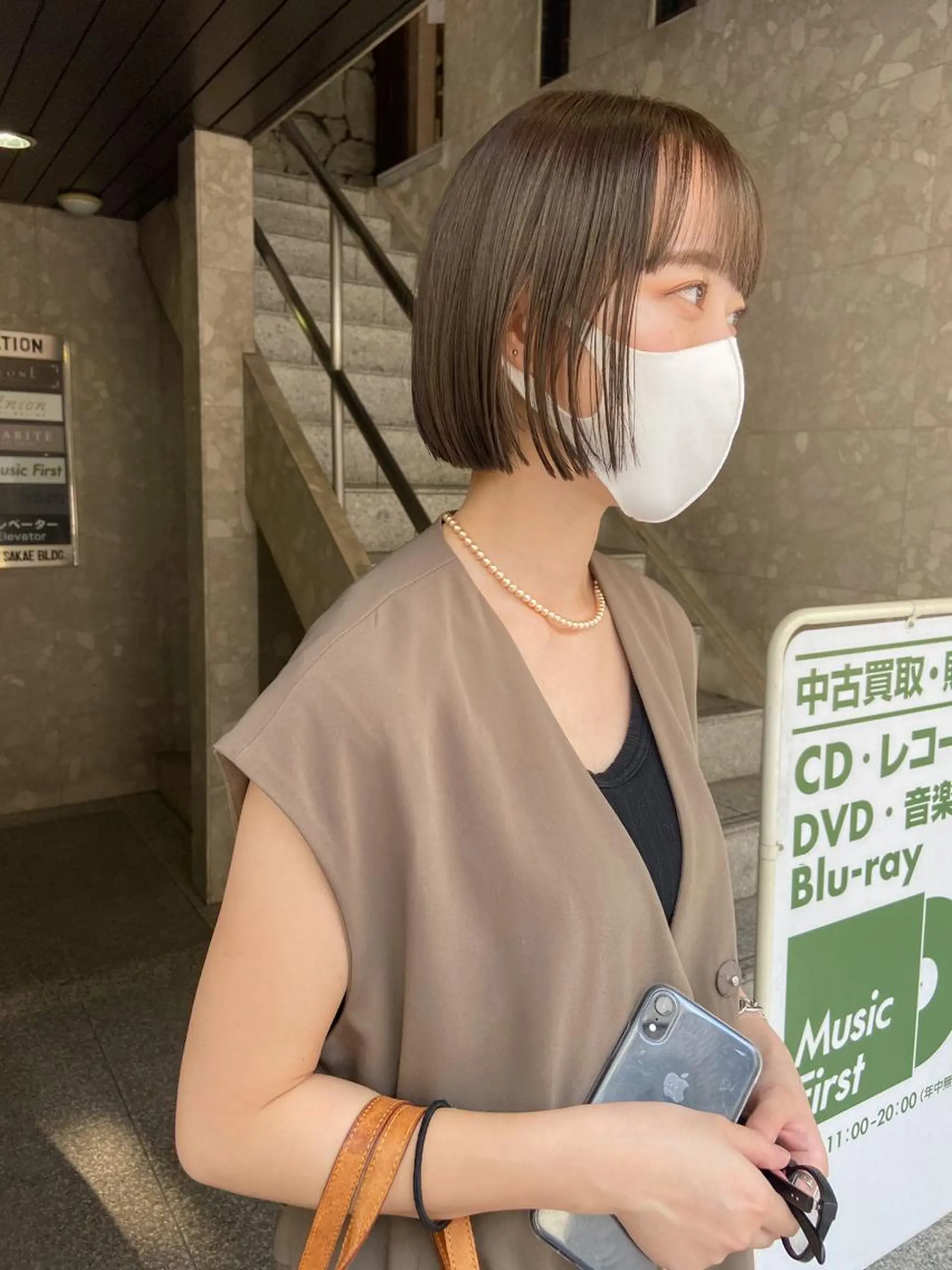 ミディアム カラー ヘアカラー 岡本康平/ボブ /ブリーチ/レイヤーのヘアスタイル