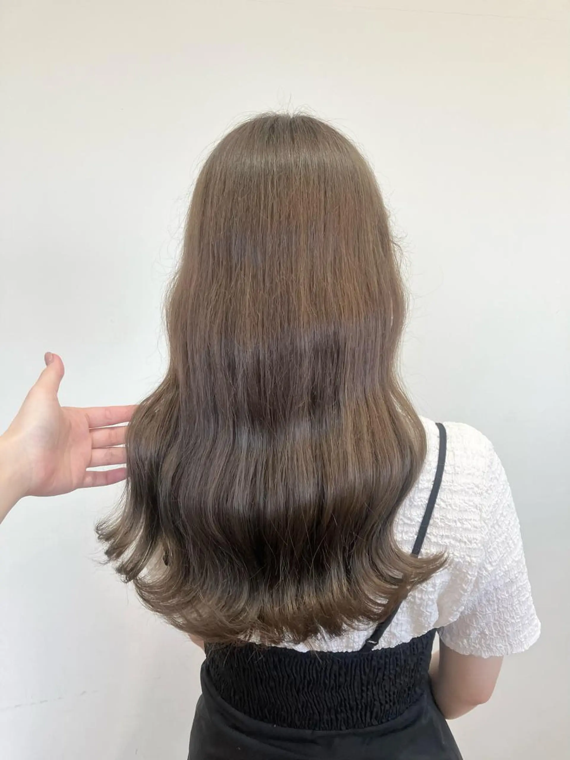 ロング ハイライト ヘアカラー 梅山 美侑のヘアスタイル