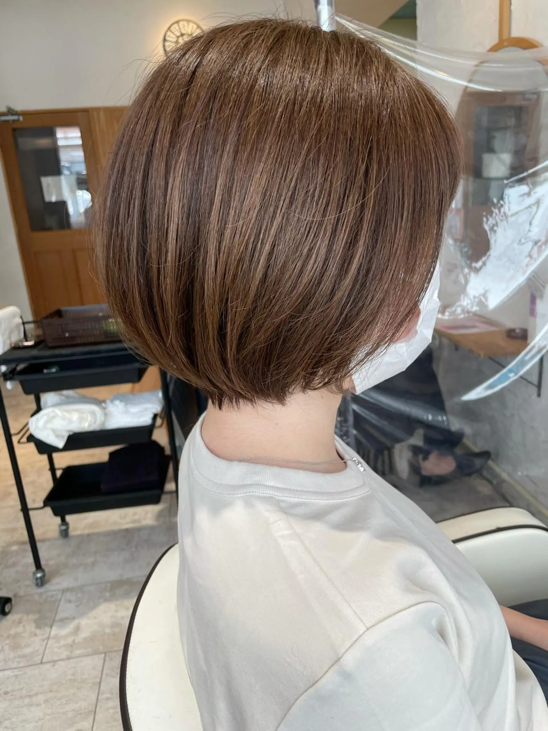 ショート esse大阪茶屋町店所属・レイヤーカット 新井田陽寿のヘアスタイル