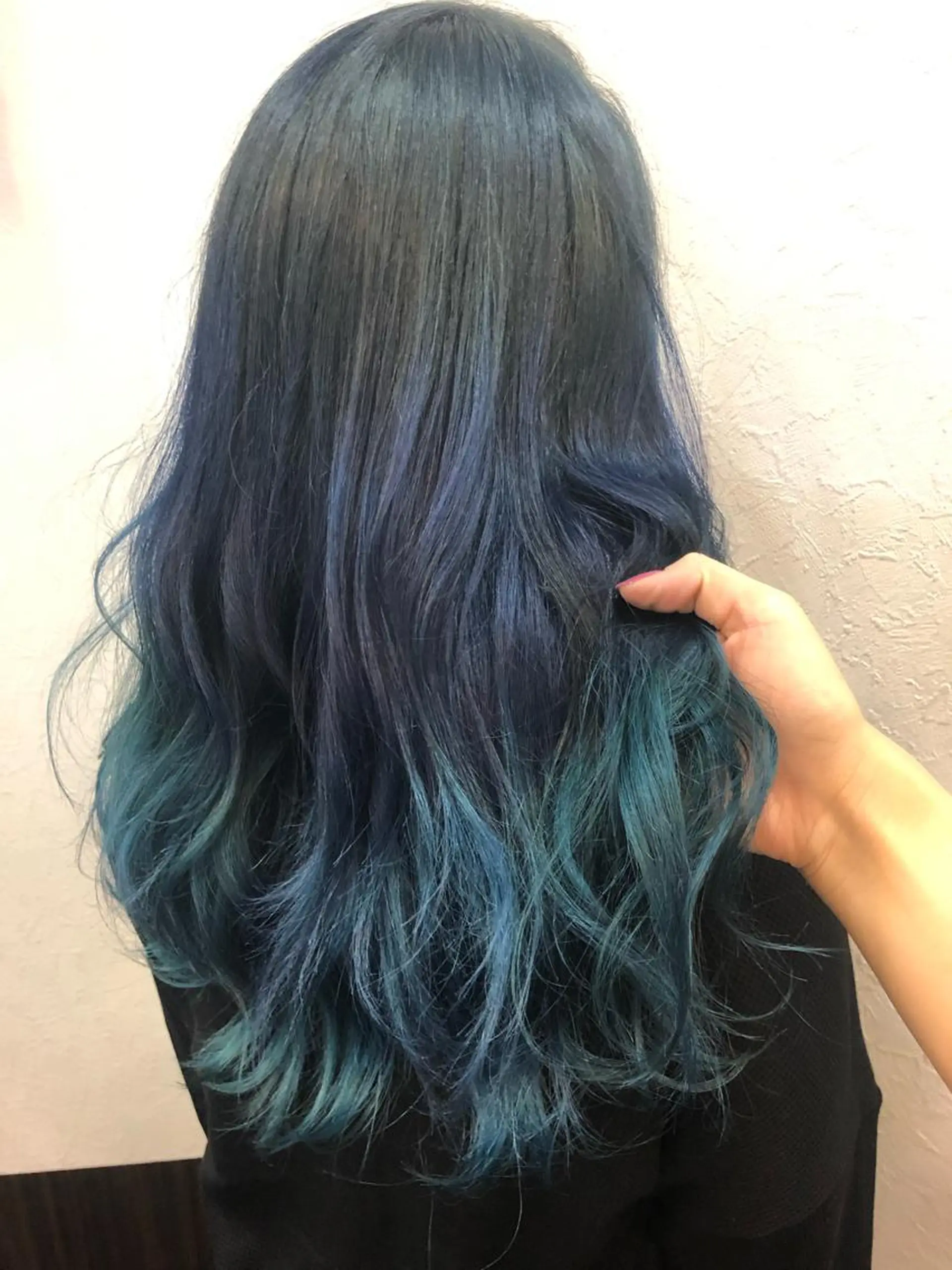 ロング カラー エメラルドグリーン グラデーションカラー ネイビーカラー 韓国ヘア🤍髪質改善 🇰🇷AKANEのヘアスタイル