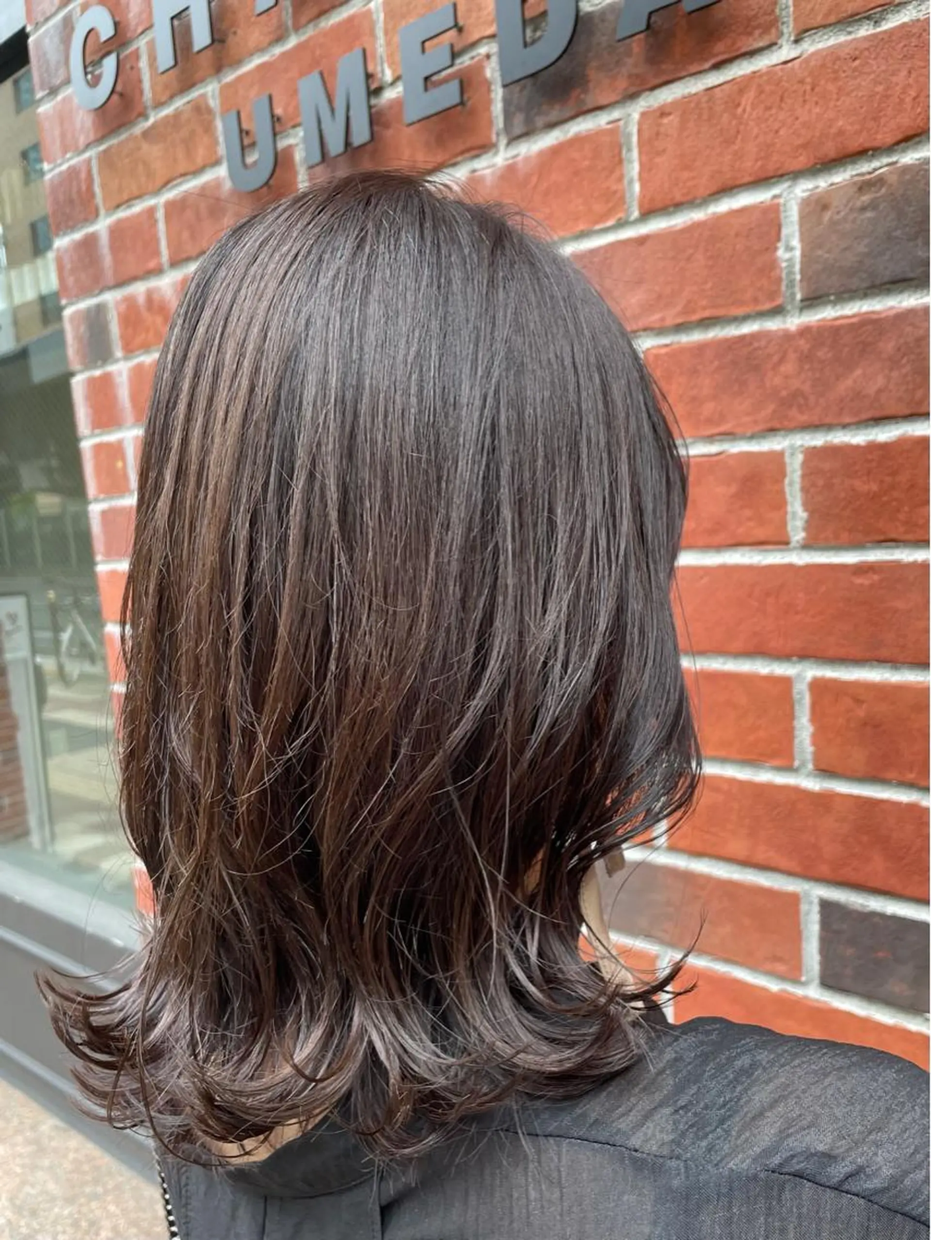 ミディアム 小林 愛花のヘアスタイル