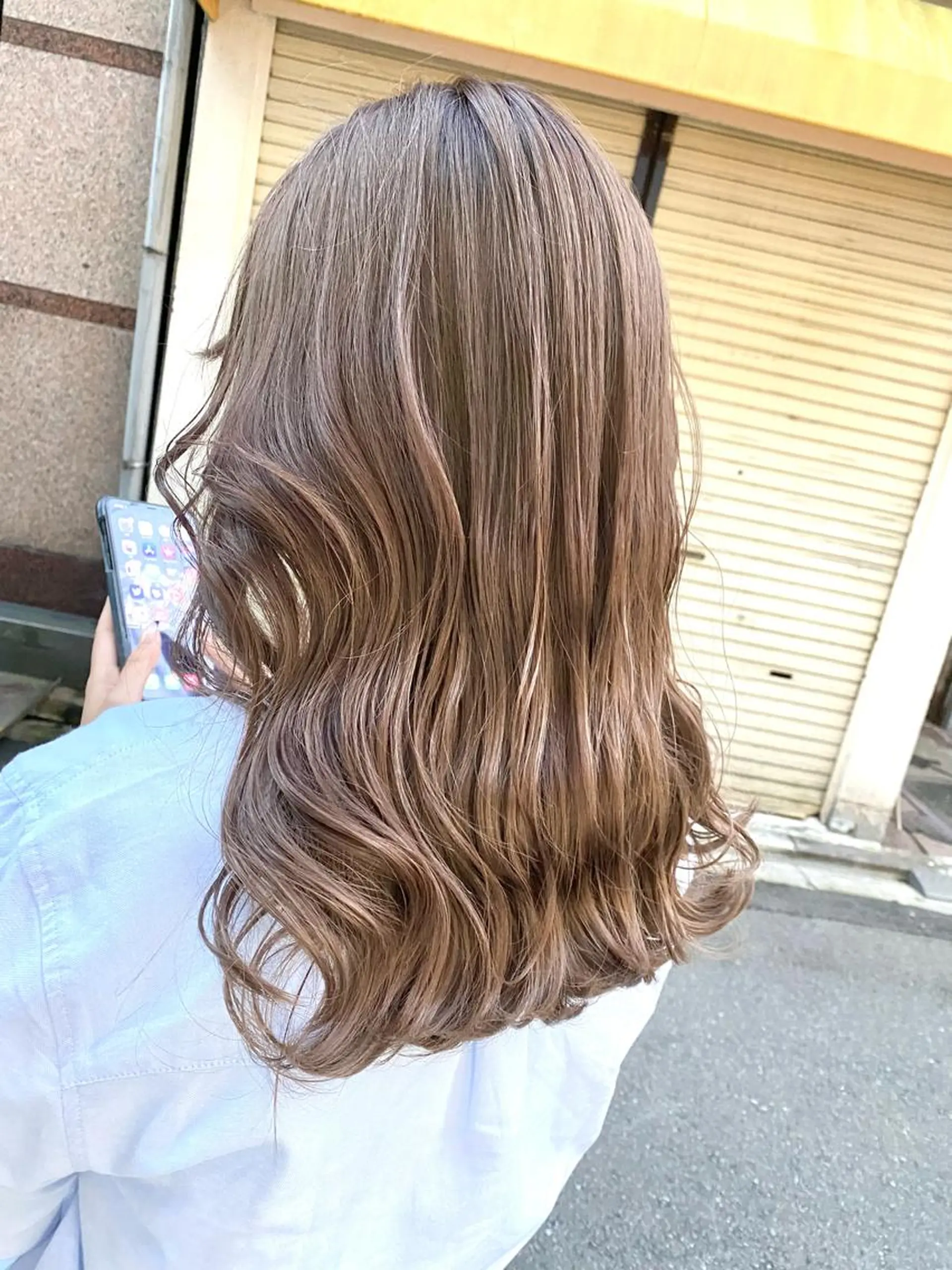 セミロング ヘアカラー 岩尾 凪のヘアスタイル