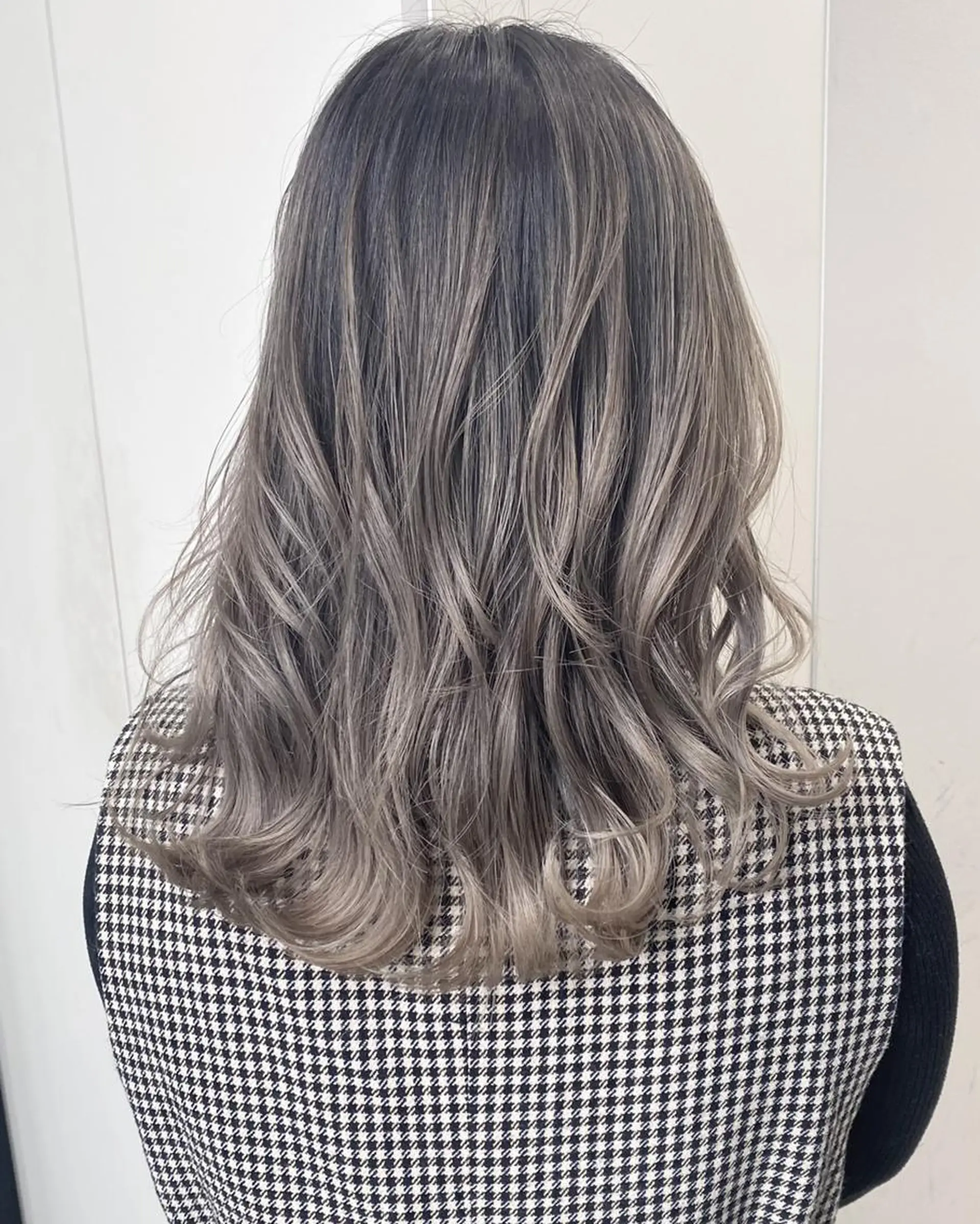 セミロング カラー パーマ 公式 Ease by amble luxeのヘアスタイル