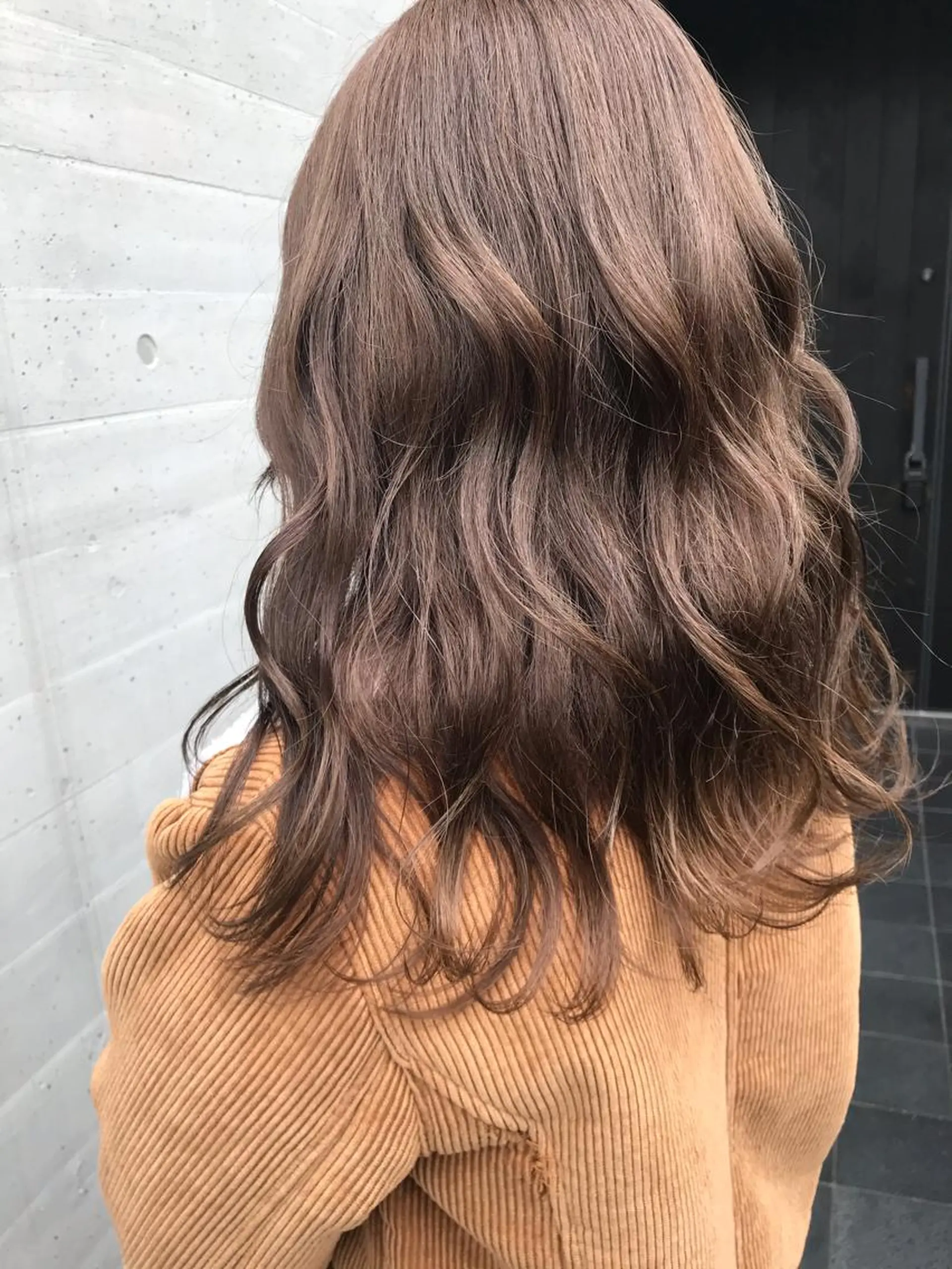 ミディアム 横山 奈央のヘアスタイル