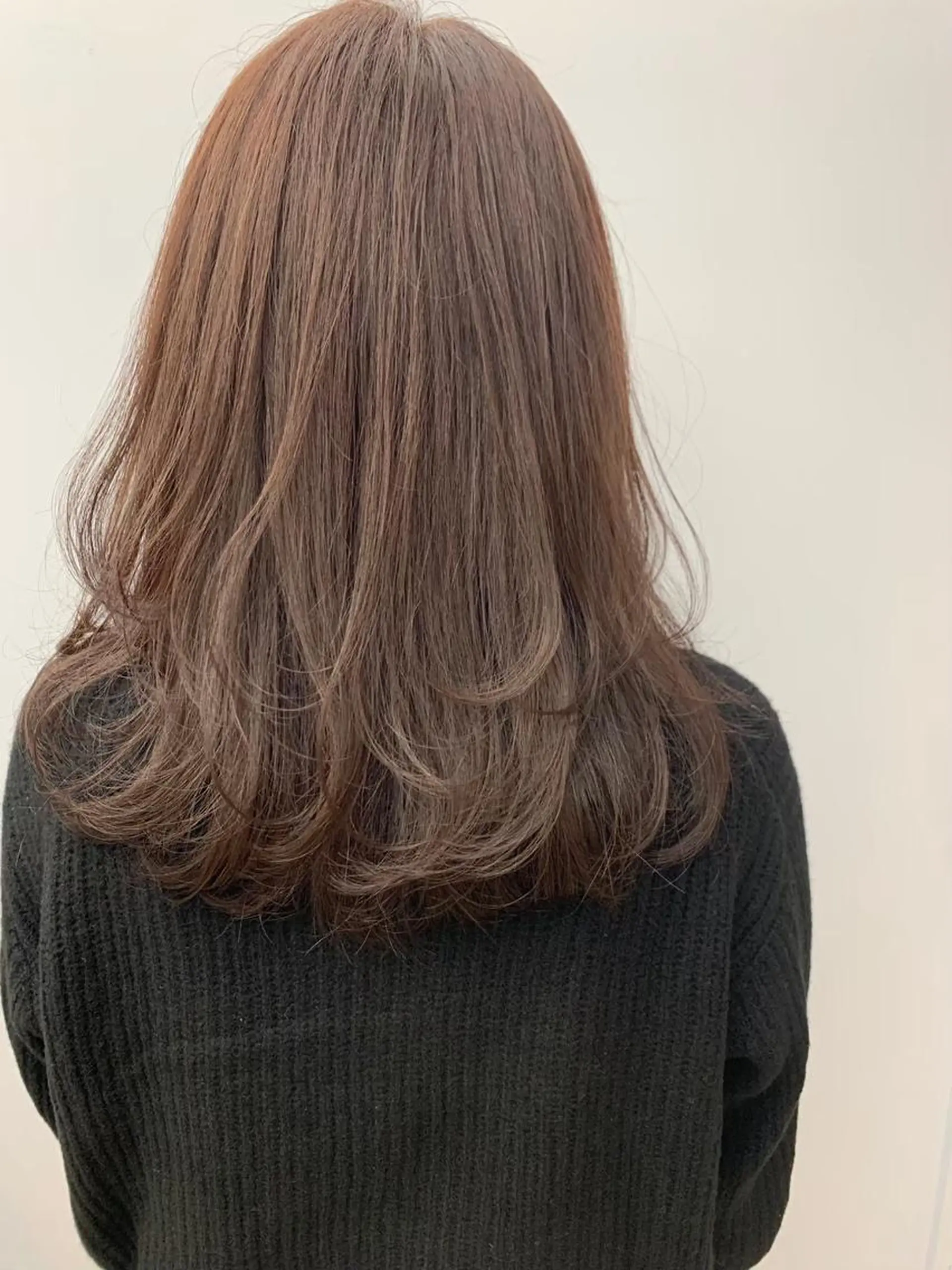 セミロング カラー パーマ ベージュカラー フォギーベージュ イルミナカラー オリーブベージュ ヨシンモリ newi grande 横浜店のヘアスタイル