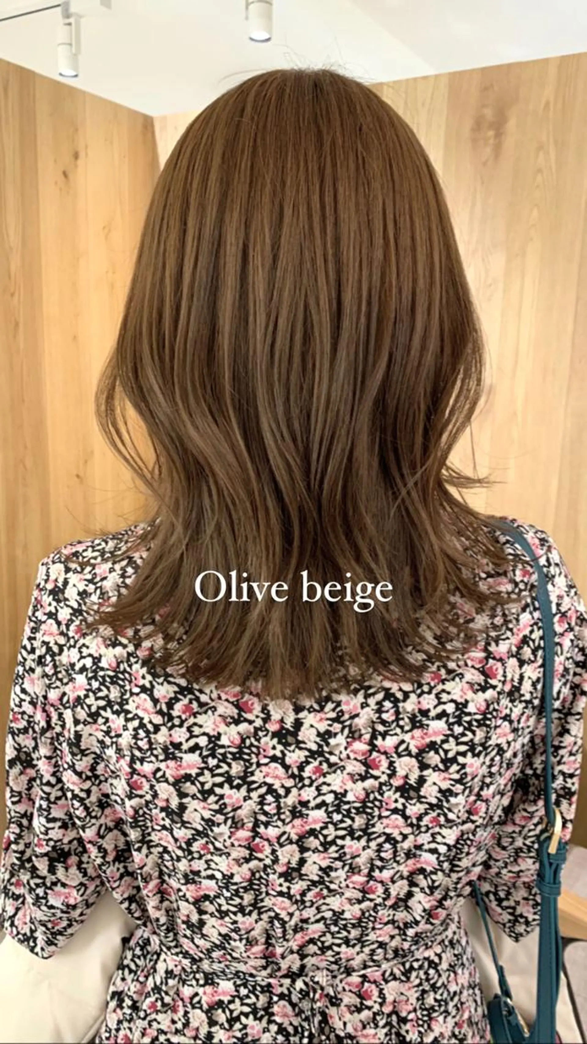 ミディアム カラー カット ヘアカラー SAKINO． ベージュカラーのヘアスタイル