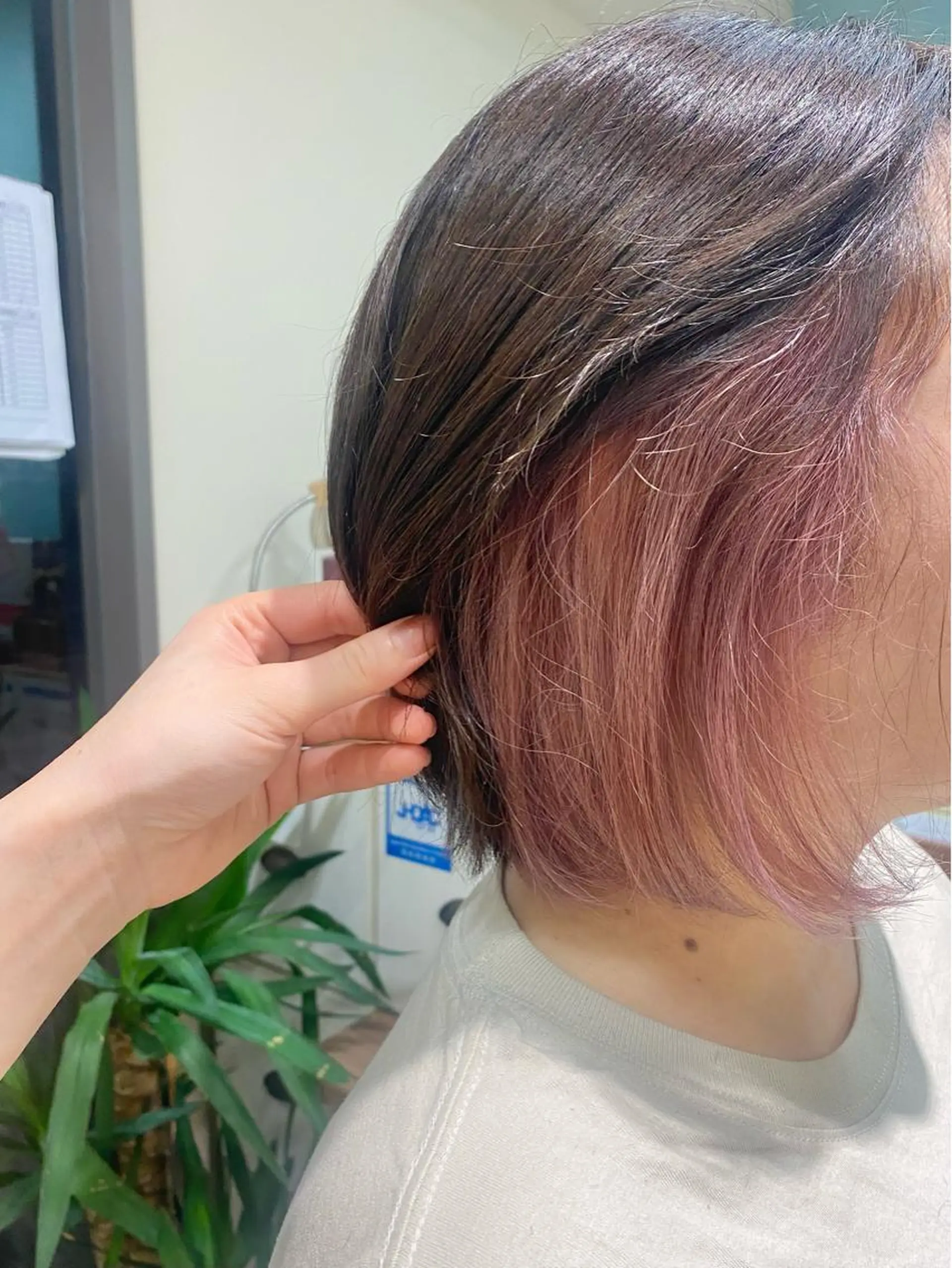 カラー ベージュカラー イヤリングカラー インナーカラー ピンクカラー ピンクベージュ 後藤 瀬奈のヘアスタイル