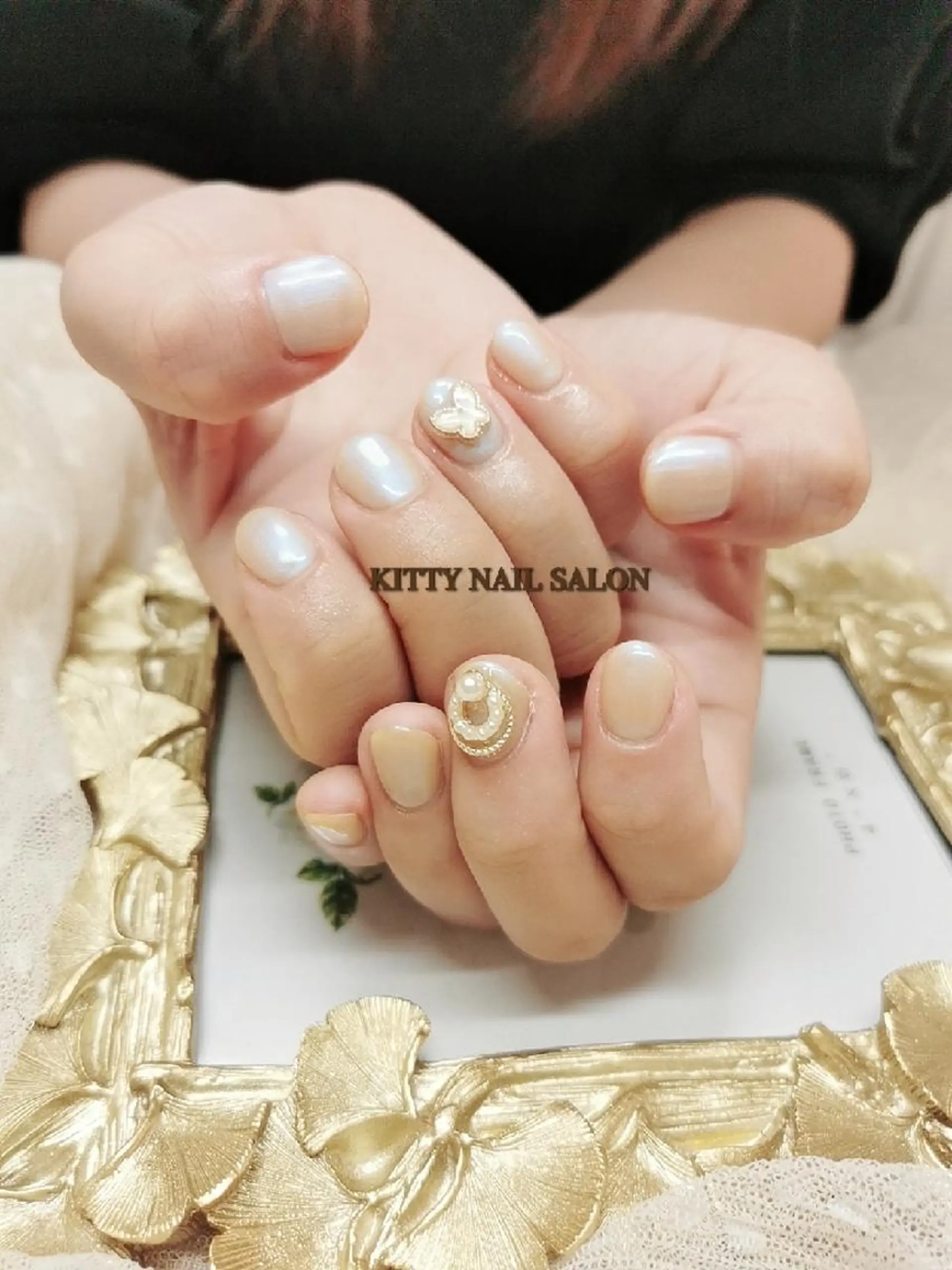 ネイル ストーンネイル kitty nail salonのネイルデザイン