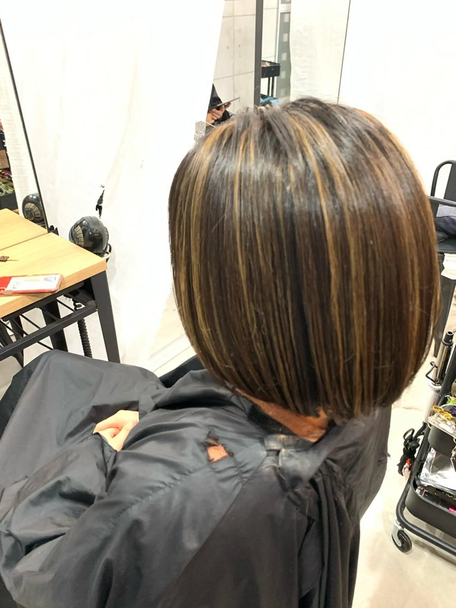 ショート カラー パーマ ヘアアレンジ メンズ キッズ ネイル マツエク・マツパ 切りっぱなしヘアボブ ミディアムヘアRYOのヘアスタイル