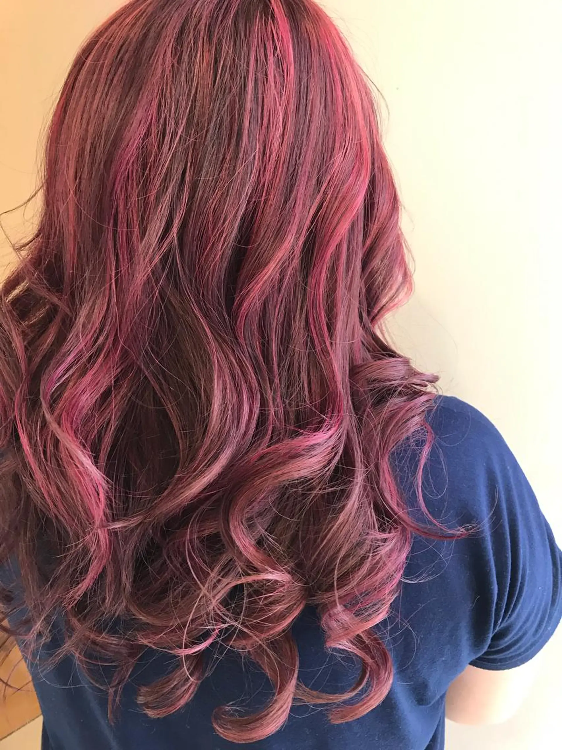 ロング カラー ブリーチ ケアブリーチ ダブルカラー ピンクカラー レッドカラー ヘアカラー トリートメント ヘッドスパ 高橋恵🌈生え癖改善 ウルフ/レイヤーのヘアスタイル